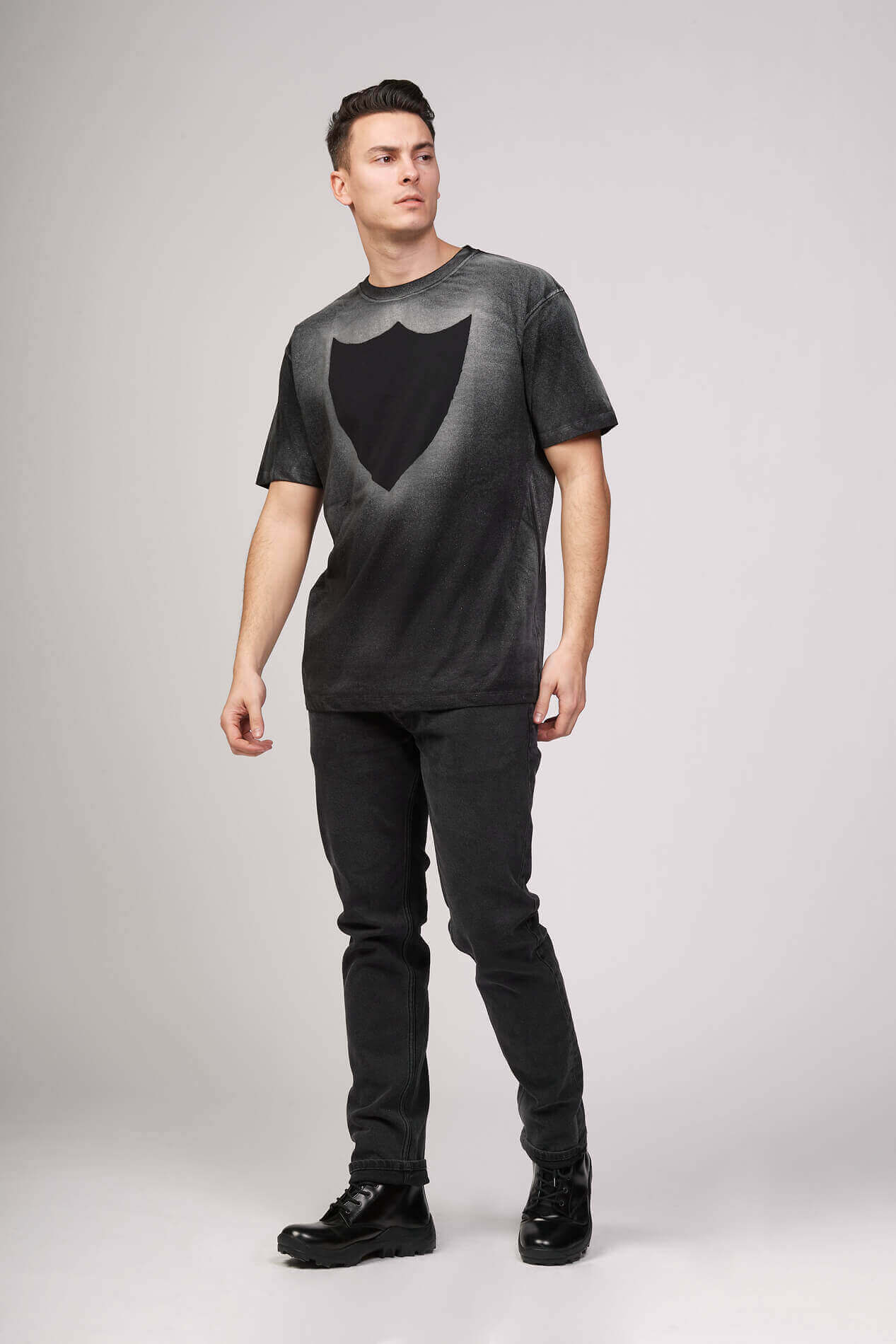 DARK SHIELD T-SHIRT Regular fit t-shirt with 'Cosmo' print and central logo. 100% cotton. Made in Italy. HTC LOS ANGELES