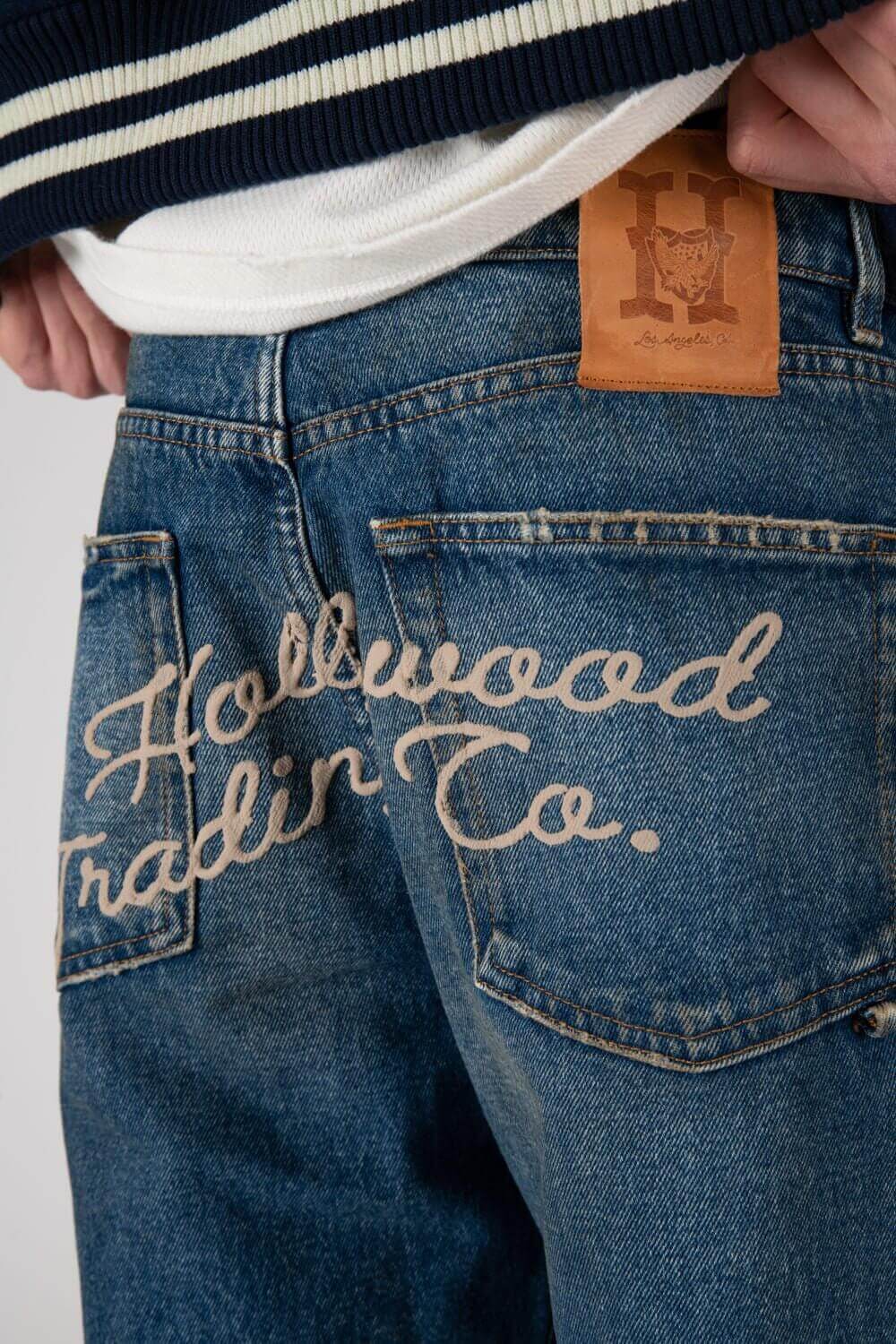 GATORADE - HOLLYWOOD Loose fit jeans with front button and zip closure. Back embroidered logo and leather logo patch. Composition: 100% Cotton HTC LOS ANGELES