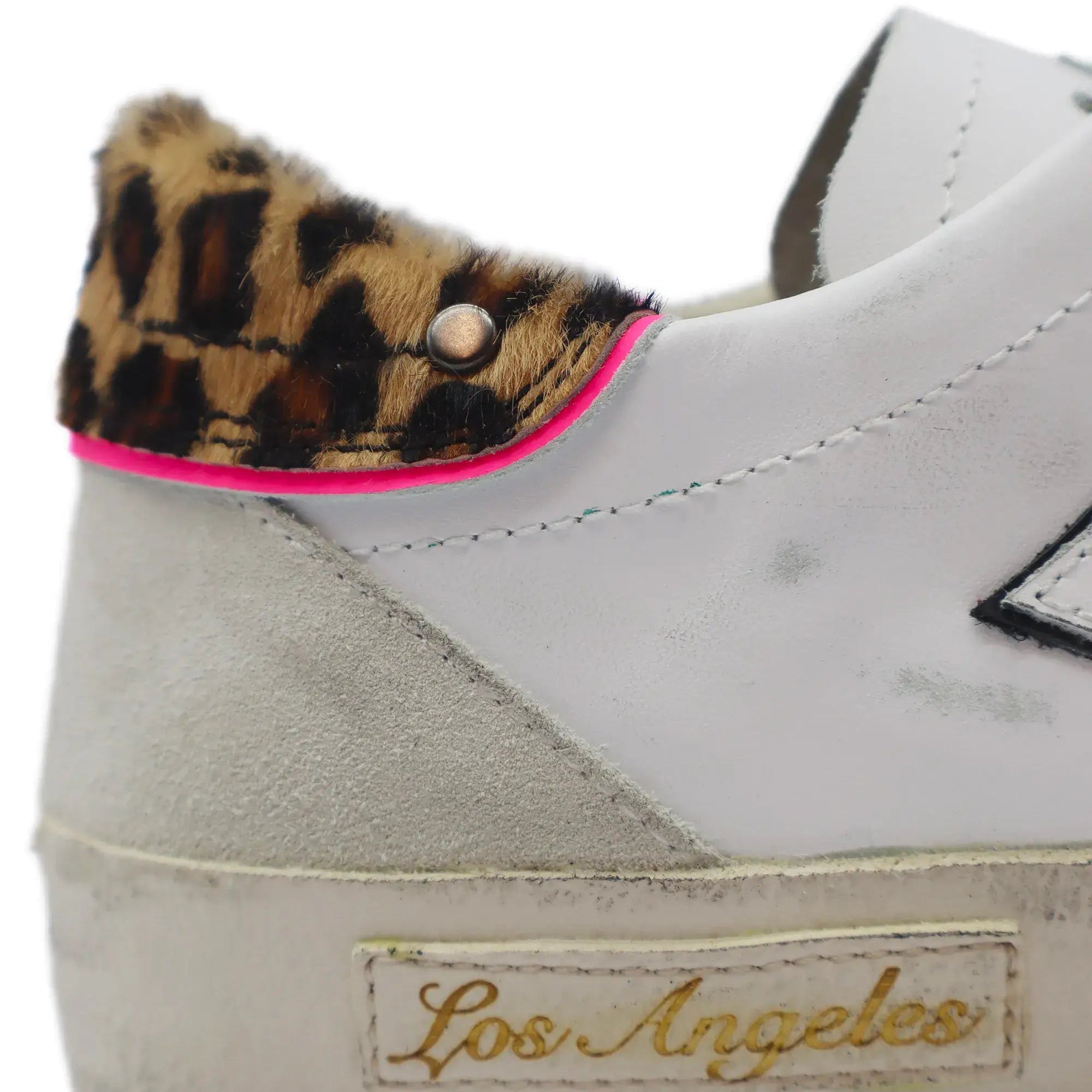 htc los angeles HTC VIPERS LOW WOMAN WHITE/ANIMALIER HTC VIPERS LOW WOMAN ANIMALIER WHITE HTC VIPERS low-top sneakers in white with a distressed finish. Standard fit, providing a comfortable and flexible wrap. Front lace-up closure for a secure fit. Small