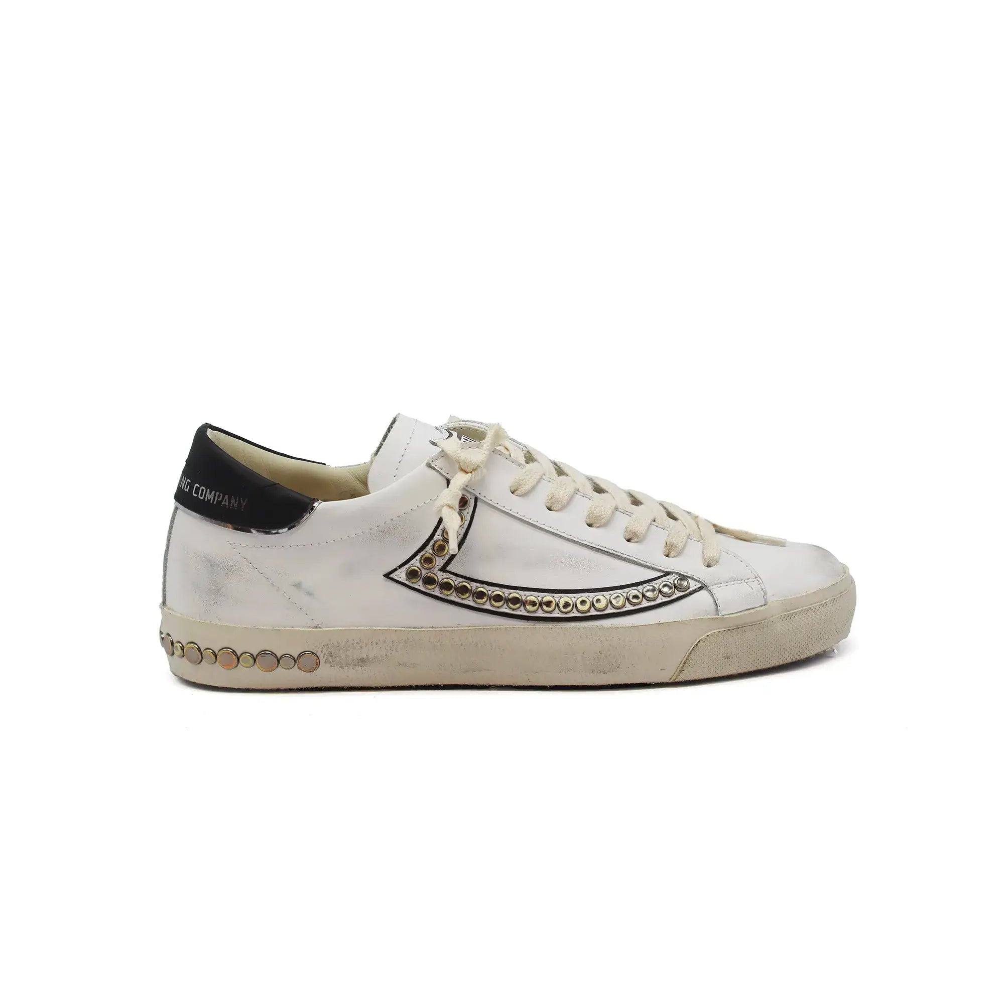 htc los angeles HTC VIPERS STUDDED SHIELD LOW MAN HTC VIPERS STUDDED SHIELD LOW MAN HTC VIPERS low-top sneakers in white with a distressed finish. Standard fit, providing a comfortable and flexible wrap. Front lace-up closure for a secure fit. Small logo