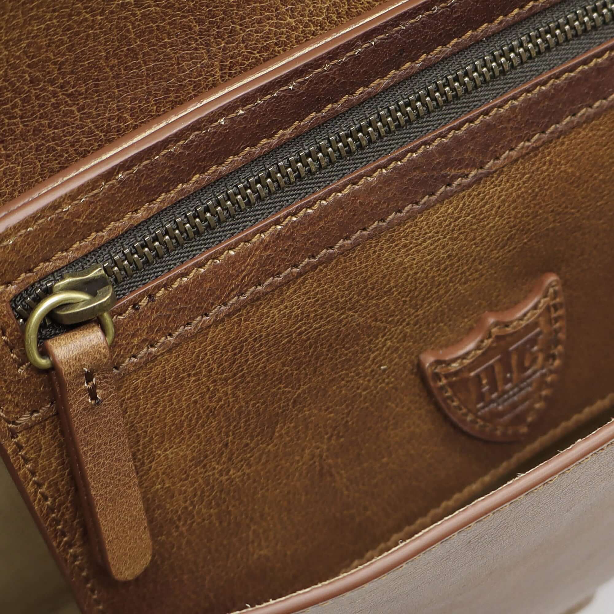 htc los angeles JOAN VINTAGE LEATHER Saddle bag in Cognac, featuring sun-studded details. Crafted in Italy, 100% cow leather. Hollywood Trading Company