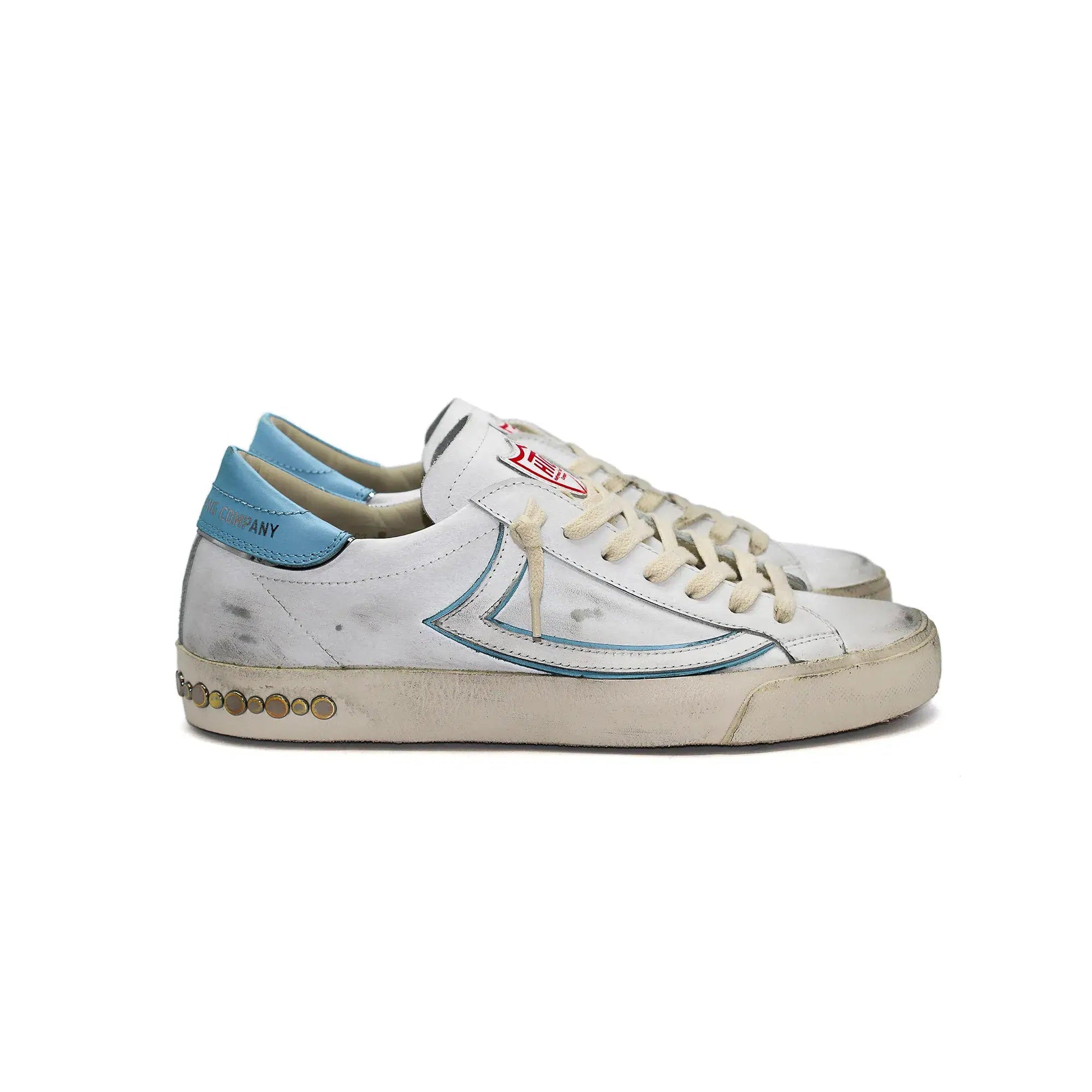 htc los angeles HTC VIPERS LOW MAN WHITE/AZURE HTC VIPERS LOW MAN W/A HTC VIPERS low-top sneakers in white/azure with a distressed finish. Standard fit, providing a comfortable and flexible wrap. Front lace-up closure for a secure fit. Small logo on the t