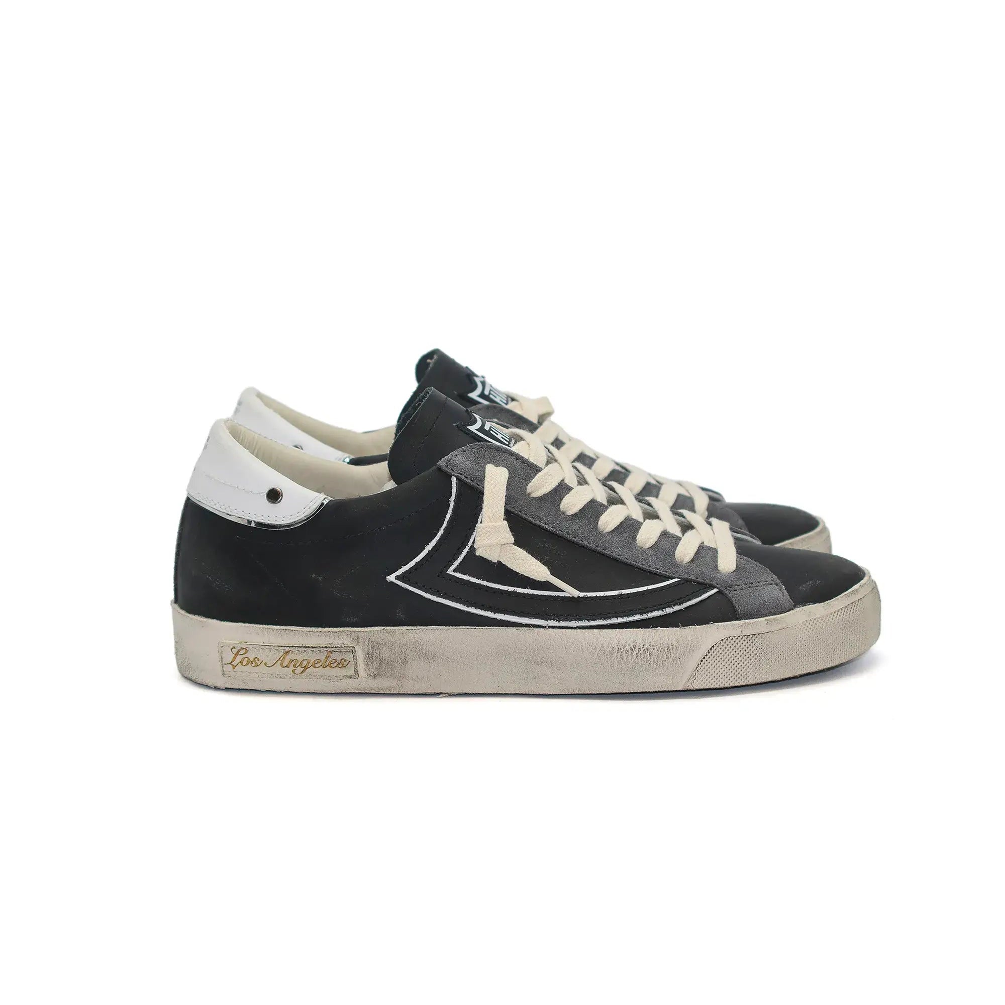 htc los angeles HTC VIPERS LOW MAN BLACK HTC VIPERS LOW MAN BLK HTC VIPERS low-top sneakers in black with a distressed finish. Standard fit, providing a comfortable and flexible wrap. Front lace-up closure for a secure fit. Small logo on the tongue and la