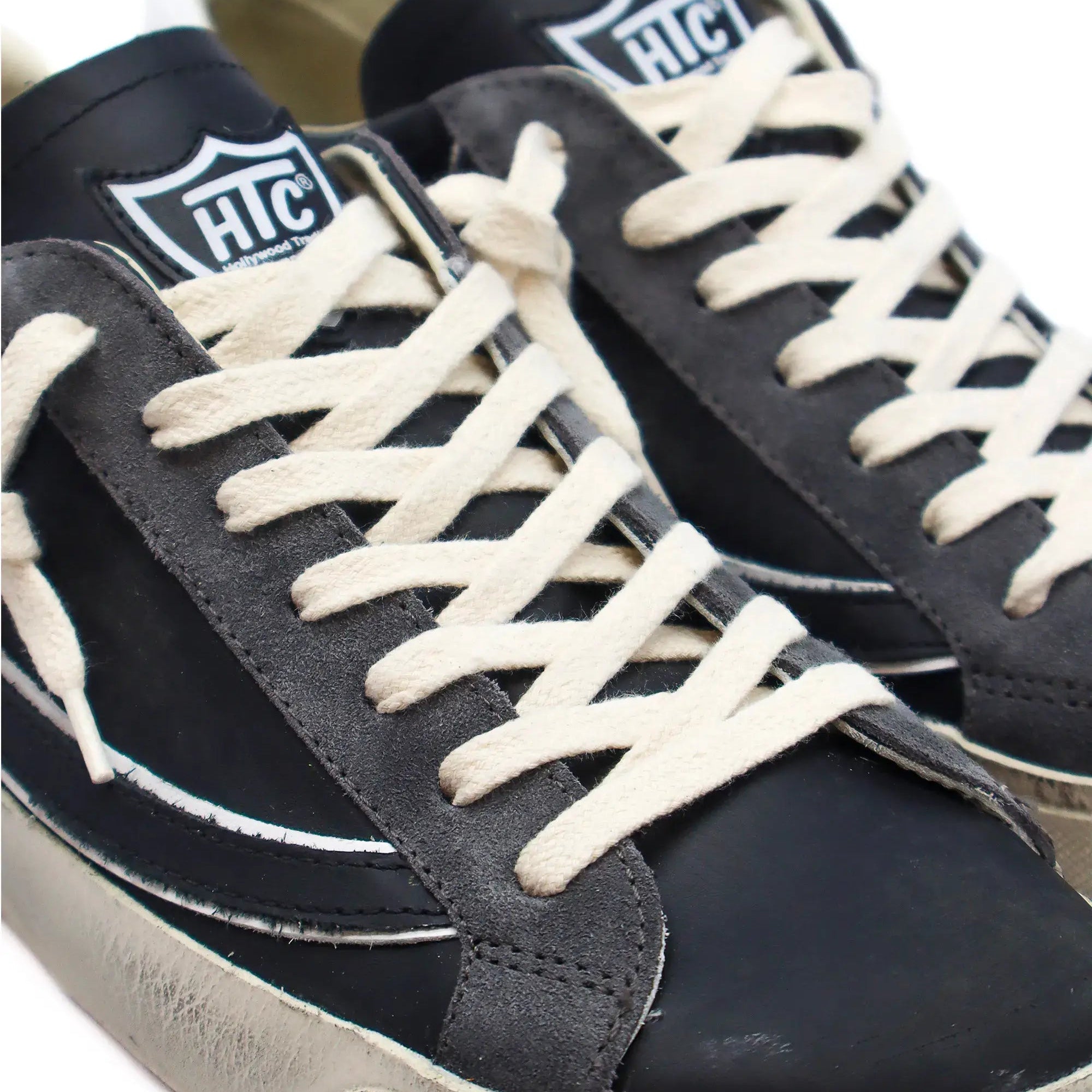 htc los angeles HTC VIPERS LOW MAN BLACK HTC VIPERS LOW MAN BLK HTC VIPERS low-top sneakers in black with a distressed finish. Standard fit, providing a comfortable and flexible wrap. Front lace-up closure for a secure fit. Small logo on the tongue and la