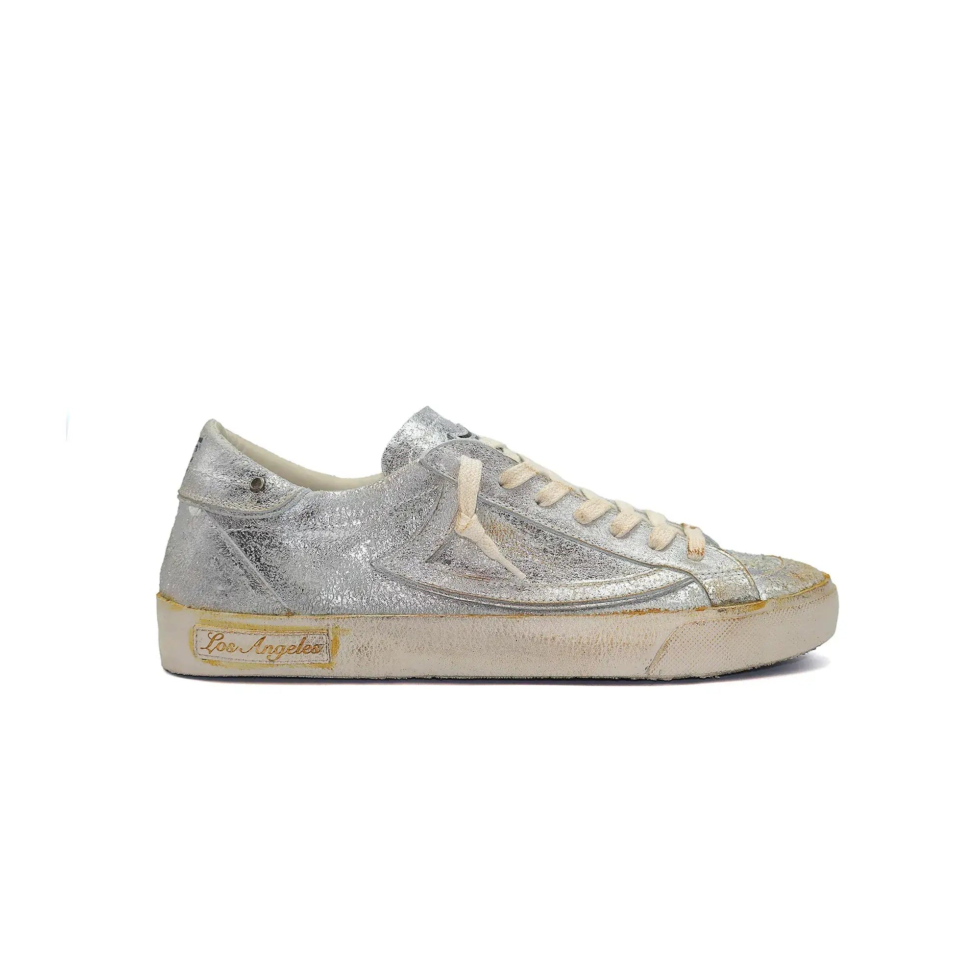 htc los angeles HTC VIPERS LOW MAN SILVER HTC VIPERS LOW MAN SILVER HTC VIPERS low-top sneakers in silver with a distressed finish. Standard fit, providing a comfortable and flexible wrap. Front lace-up closure for a secure fit. Small logo on the tongue a