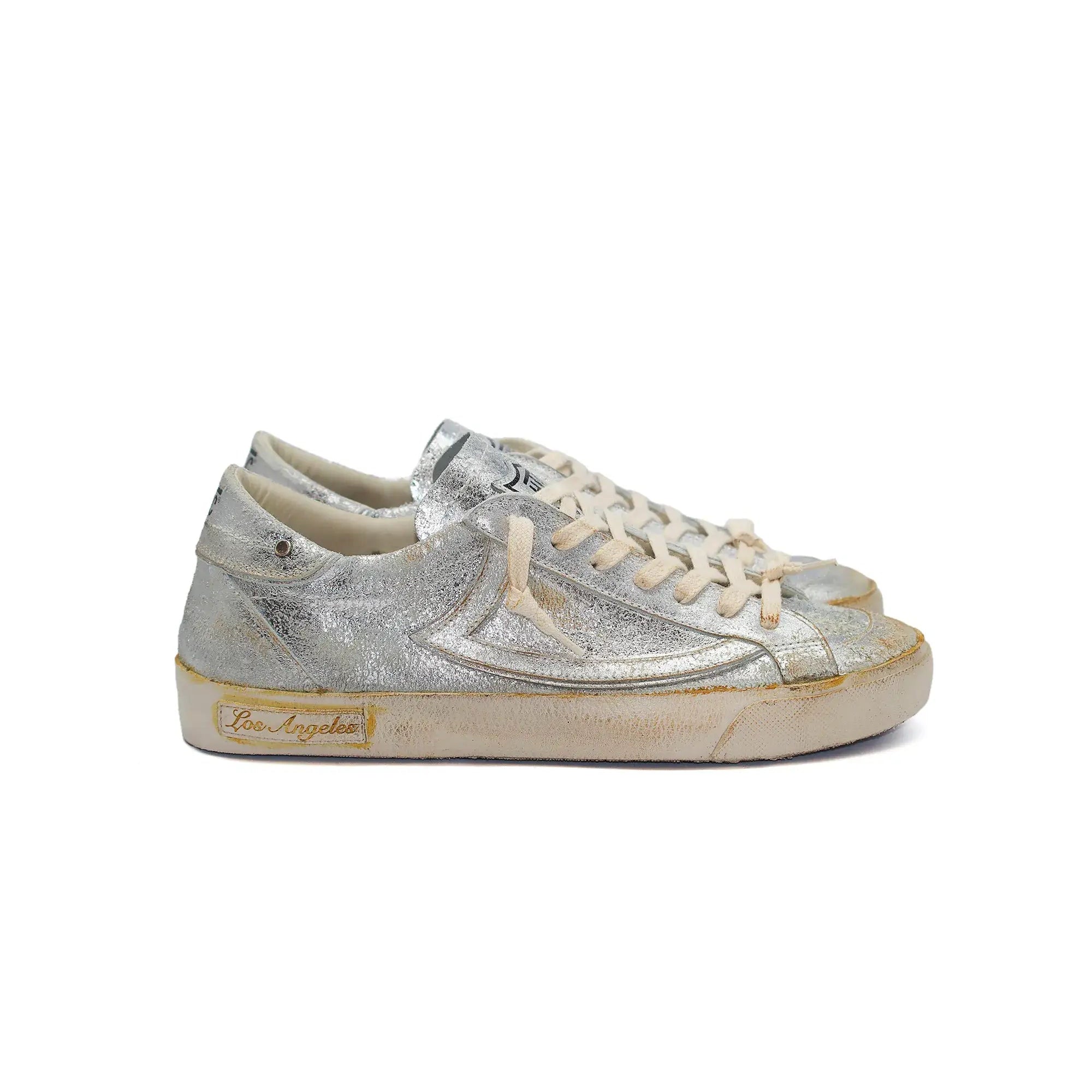 htc los angeles HTC VIPERS LOW MAN SILVER HTC VIPERS LOW MAN SILVER HTC VIPERS low-top sneakers in silver with a distressed finish. Standard fit, providing a comfortable and flexible wrap. Front lace-up closure for a secure fit. Small logo on the tongue a