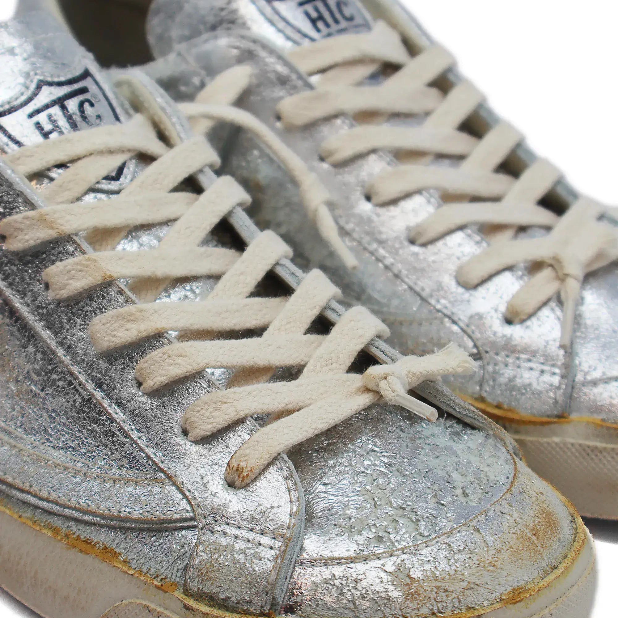 htc los angeles HTC VIPERS LOW MAN SILVER HTC VIPERS LOW MAN SILVER HTC VIPERS low-top sneakers in silver with a distressed finish. Standard fit, providing a comfortable and flexible wrap. Front lace-up closure for a secure fit. Small logo on the tongue a