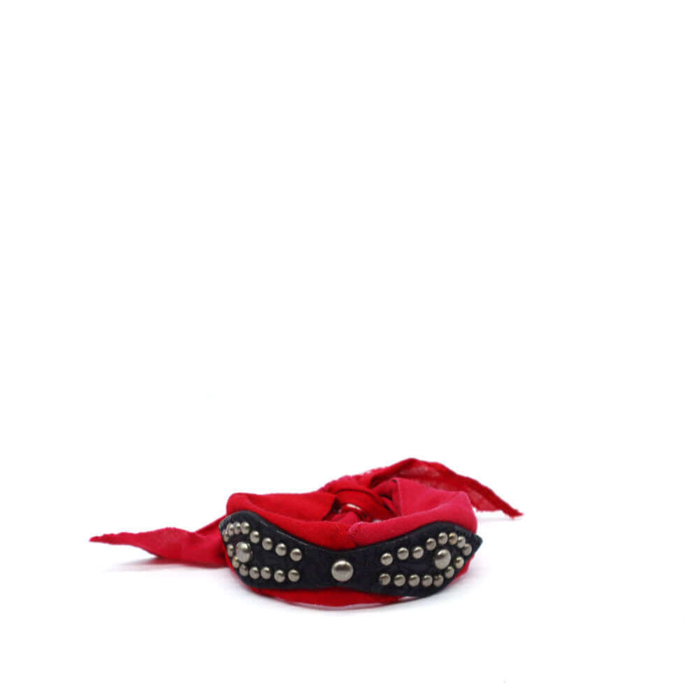 Hollywood Trading Company BANDANA BR BANDANA BR Black/Red Vintage bandana bracelet with studded leather inserts. Knot closure. 100% cotton 100% leather. Made in Italy. bracciale Hollywood Trading Company Hollywood Trading Company