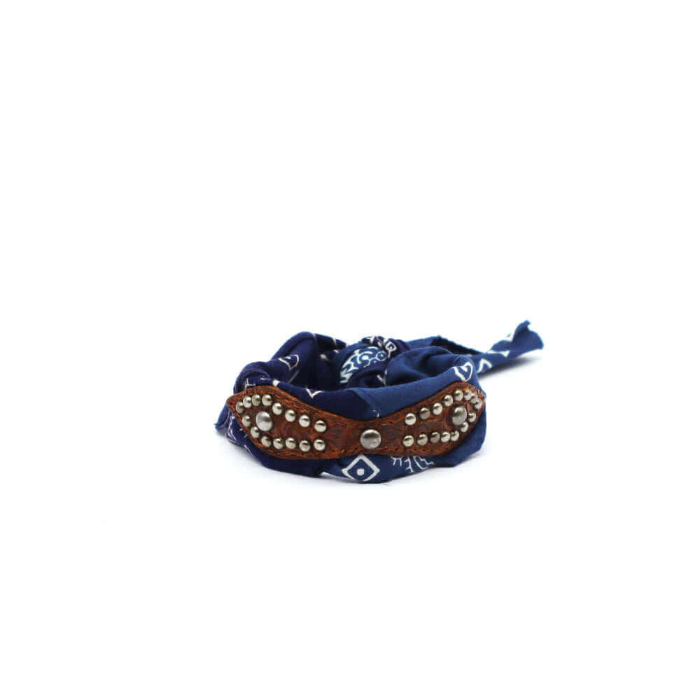 Hollywood Trading Company BANDANA BR BANDANA BR Cognac/Blue Vintage bandana bracelet with studded leather inserts. Knot closure. 100% cotton 100% leather. Made in Italy. bracciale Hollywood Trading Company Hollywood Trading Company