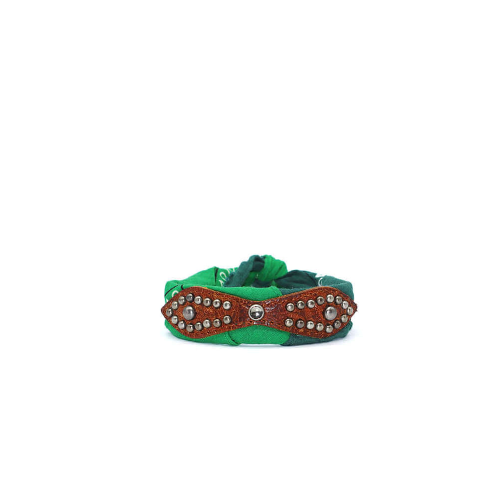 Hollywood Trading Company BANDANA LUX BR BANDANA LUX BR Cognac/Green Vintage bandana bracelet with studded leather inserts. Swarovski inserted in the center of the bracelet. Knot closure. 100% cotton 100% leather. Made in Italy. bracciale Hollywood Tradin