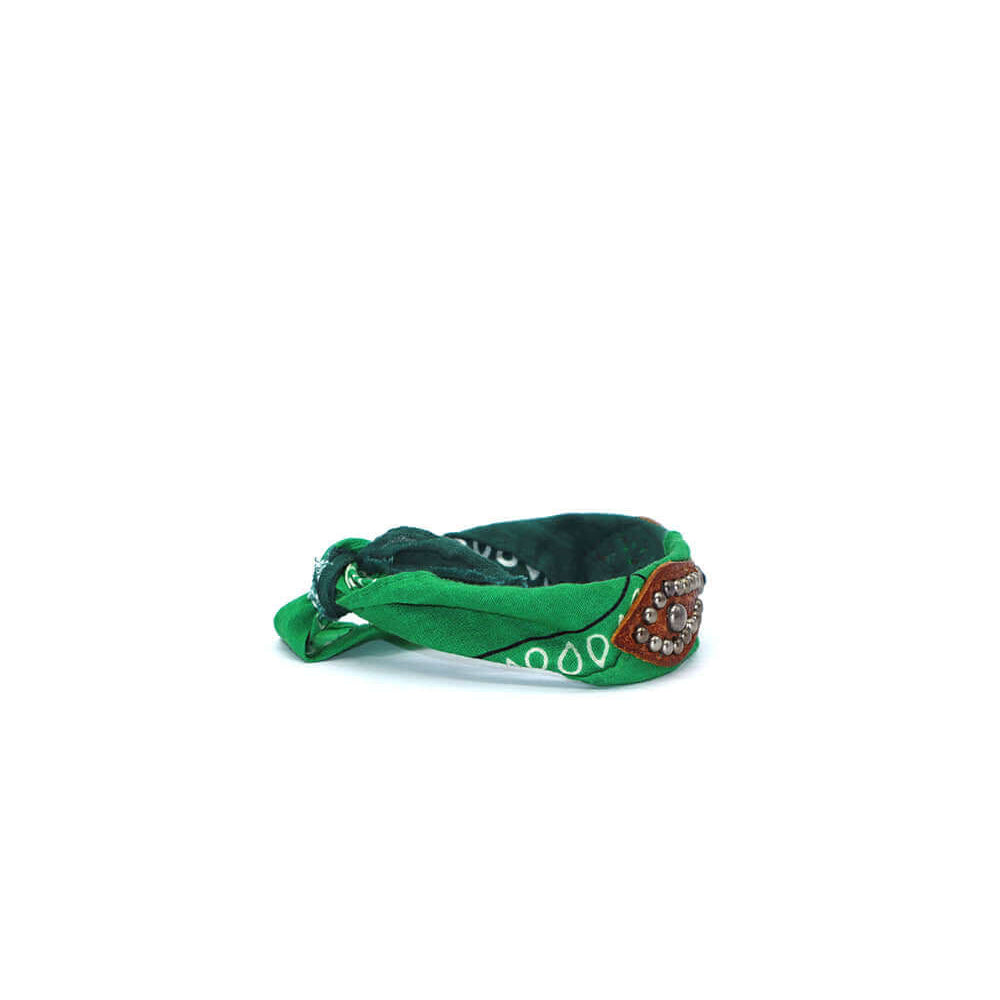 Hollywood Trading Company BANDANA LUX BR BANDANA LUX BR Cognac/Green Vintage bandana bracelet with studded leather inserts. Swarovski inserted in the center of the bracelet. Knot closure. 100% cotton 100% leather. Made in Italy. bracciale Hollywood Tradin