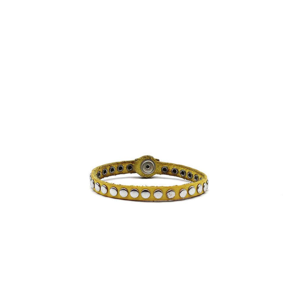 Hollywood Trading Company 10.000 ONE LINE BR 10.000 ONE LINE BR Yellow leather bracelet with studs, zamac button closure with carved HTC Los Angeles logo. Size M lenght: 20cm; Size S lenght: 19cm. 100% Made in Italy. bracciale Hollywood Trading Company Ho