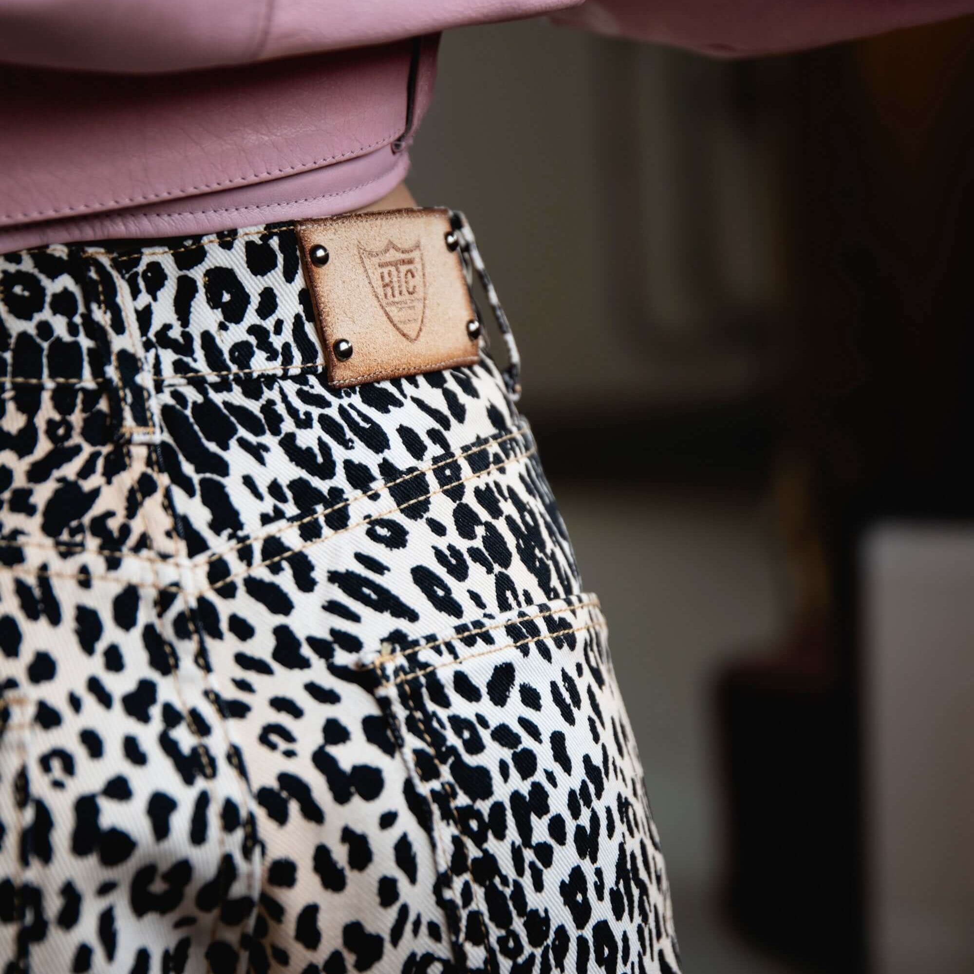 Hollywood Trading Company DENIM ANIMALIER DENIM ANIMALIER HTC LEOPARD PRINT DENIM JEANS. COMPOSITION: 99% COTTON 1% ELASTANE. PANTS Hollywood Trading Company Hollywood Trading Company
