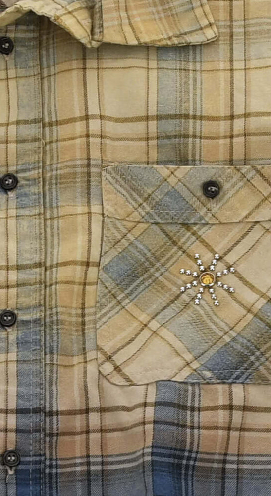 Hollywood Trading Company HTC STUDDED VINTAGE SHIRT HTC STUDDED VINTAGE SHIRT YELLOW/AZZURRO Studded Check cotton shirt. Regular fit. Front button closure. Two brest pockets. 100% cotton. Made in Italy. Yellow/Azure SHIRTS Hollywood Trading Company Hollyw