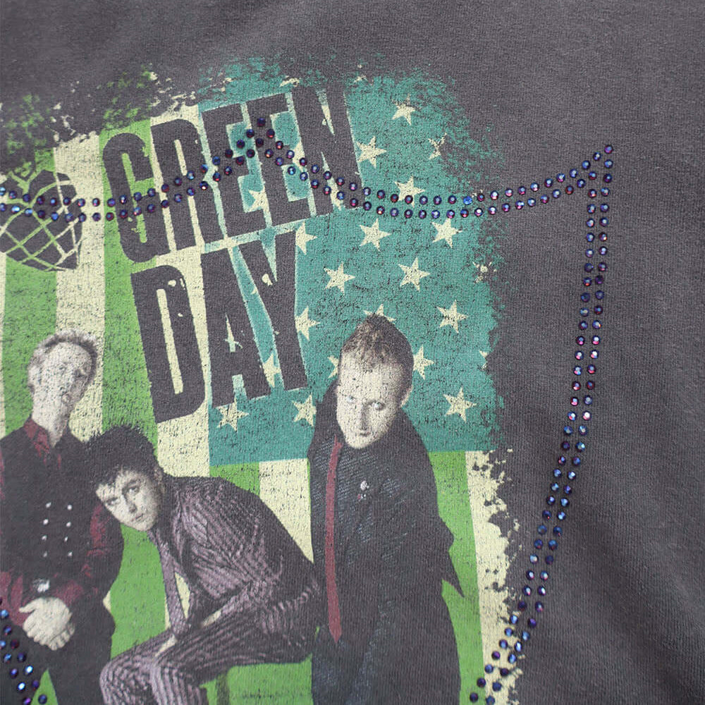Hollywood Trading Company HTC VINTAGE GREEN DAY LUX T-SHIRT GREY/GREEN HTC VINTAGE GREEN DAY LUX T-SHIRT GREY/GREEN ONE OF A KIND VINTAGE T-SHIRT WITH ORIGINAL GREEN DAY PRINT, REWORKED WITH BLUE STUDDED HTC LOGO ON THE FRONT. BOXY FIT T-SHIRTS Hollywood