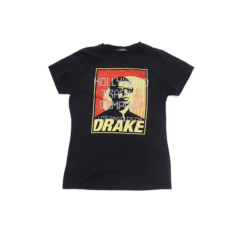 htc los angeles HTC VINTAGE T-SHIRT DRAKE LUX T-SHIRT MIX BLACK HTC VINTAGE T-SHIRT DRAKE LUX T-SHIRT MIX BLACK ONE OF A KIND VINTAGE T-SHIRT WITH ORIGINAL DRAKE PRINT, REWORKED WITH SILVER STUDDED HTC LOGO ON THE FRONT. REGULAR FIT. T-SHIRTS Hollywood Tr