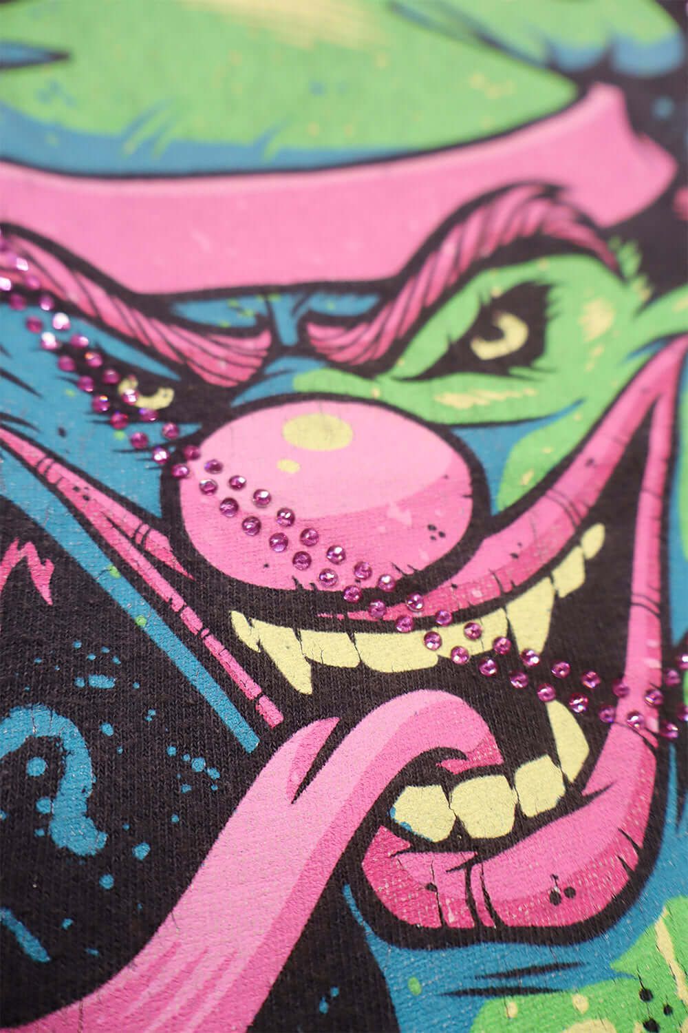 htc los angeles HTC VINTAGE INSANE CLOWN POSSE LUX T-SHIRT MIX BLACK HTC VINTAGE INSANE CLOWN POSSE LUX T-SHIRT MIX BLACK ONE OF A KIND VINTAGE T-SHIRT WITH ORIGINAL INSANE CLOWN POSSE PRINT, REWORKED WITH VIOLET STUDDED HTC LOGO ON THE FRONT. REGULAR TAN