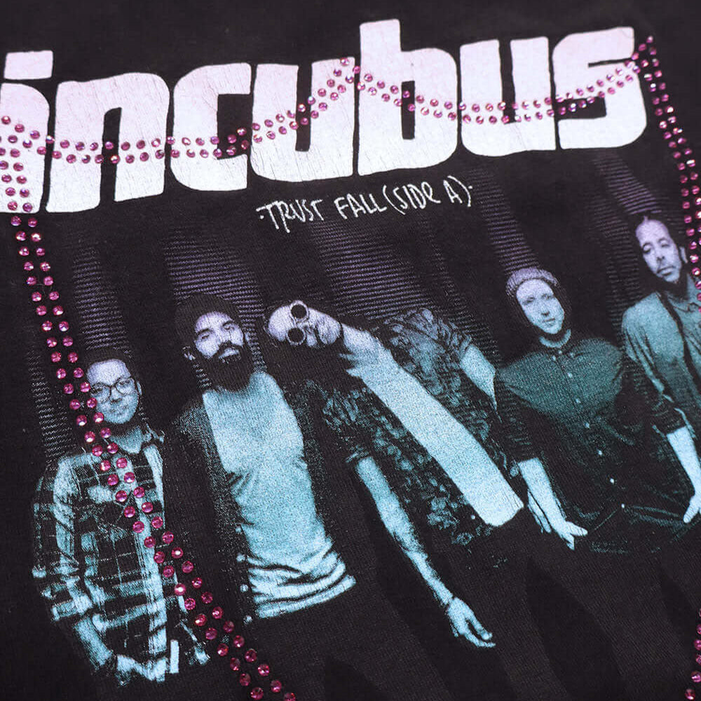 htc los angeles HTC VINTAGE INCUBUS LUX T-SHIRT MIX BLACK HTC VINTAGE INCUBUS LUX T-SHIRT MIX BLACK ONE OF A KIND VINTAGE T-SHIRT WITH ORIGINAL INCUBUS PRINT, REWORKED WITH VIOLET STUDDED HTC LOGO ON THE FRONT. REGULAR TANK FIT. T-SHIRTS Hollywood Trading