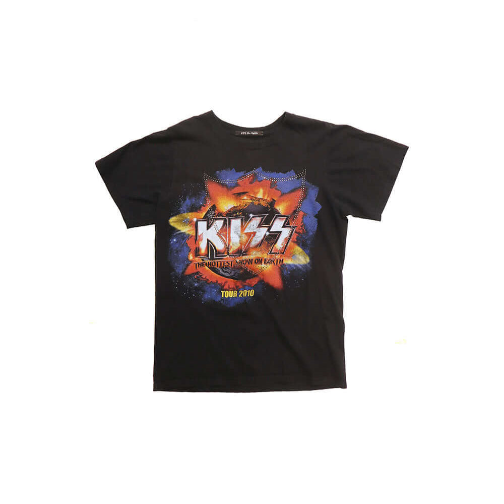 htc los angeles HTC VINTAGE KISS LUX T-SHIRT MIX BLACK HTC VINTAGE KISS LUX T-SHIRT MIX BLACK ONE OF A KIND VINTAGE T-SHIRT WITH ORIGINAL AC/DC PRINT, REWORKED WITH BLACK STUDDED HTC LOGO ON THE FRONT. REGULAR FIT. T-SHIRTS Hollywood Trading Company Holly