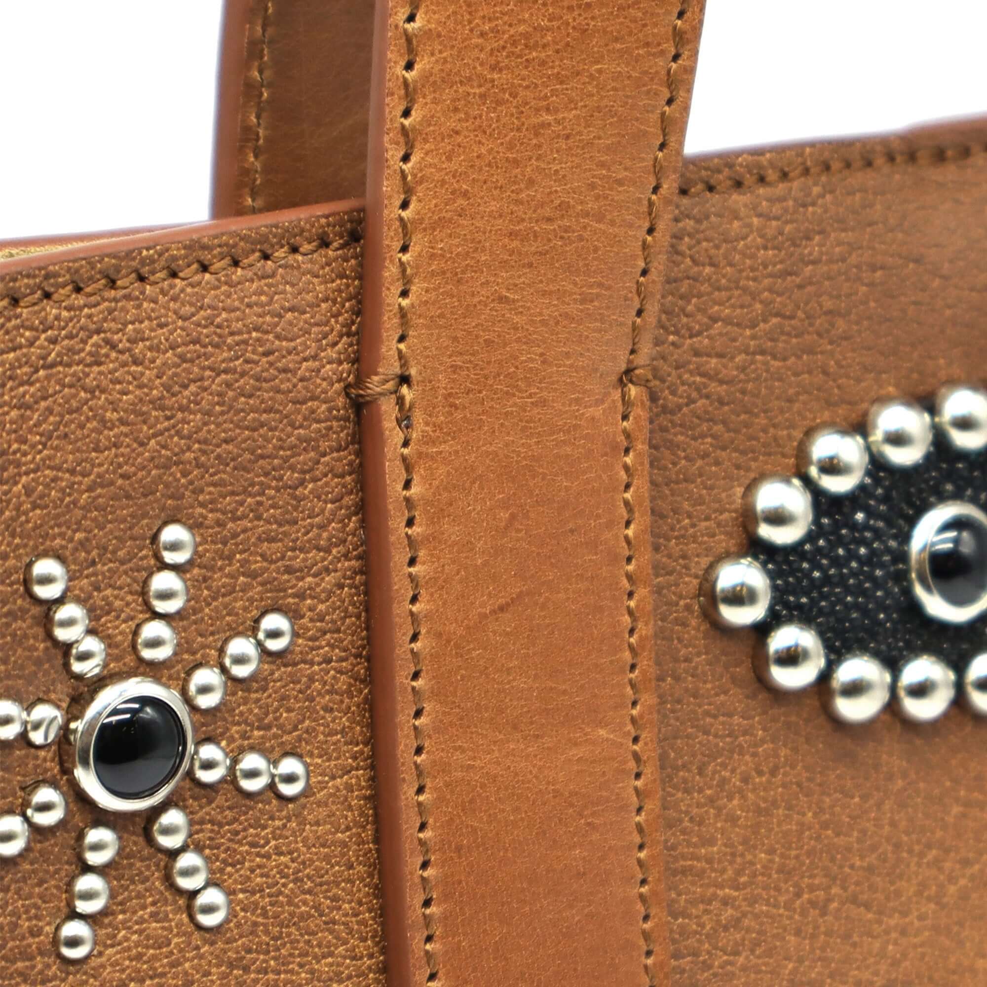 htc los angeles DUSTY LEATHER MOUSTACHE SMALL Shopper bag in Chestnut, featuring a zip closure. Crafted in Italy, with sun and moustache-shaped details, 100% cow leather. Hollywood Trading Company
