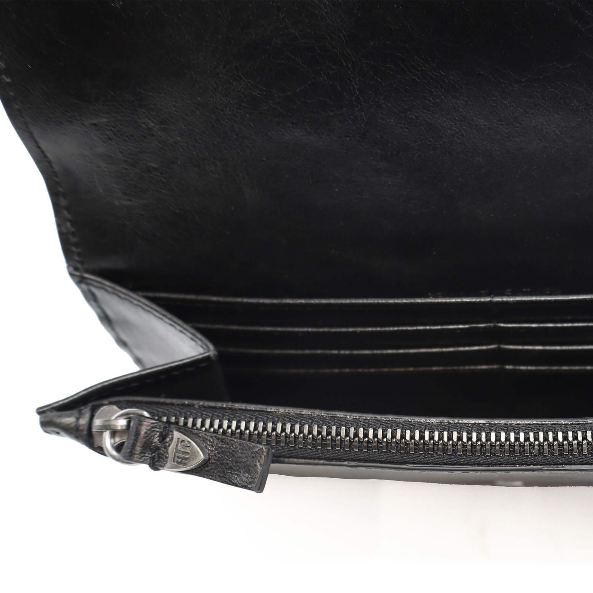 htc los angeles NANCY LONG WALLET BLACK Long wallet in Black, featuring a button closure. Designed with compartments for cards and coins, with flower studded details on the exterior. Crafted in Italy, 100% cow leather. Hollywood Trading Company