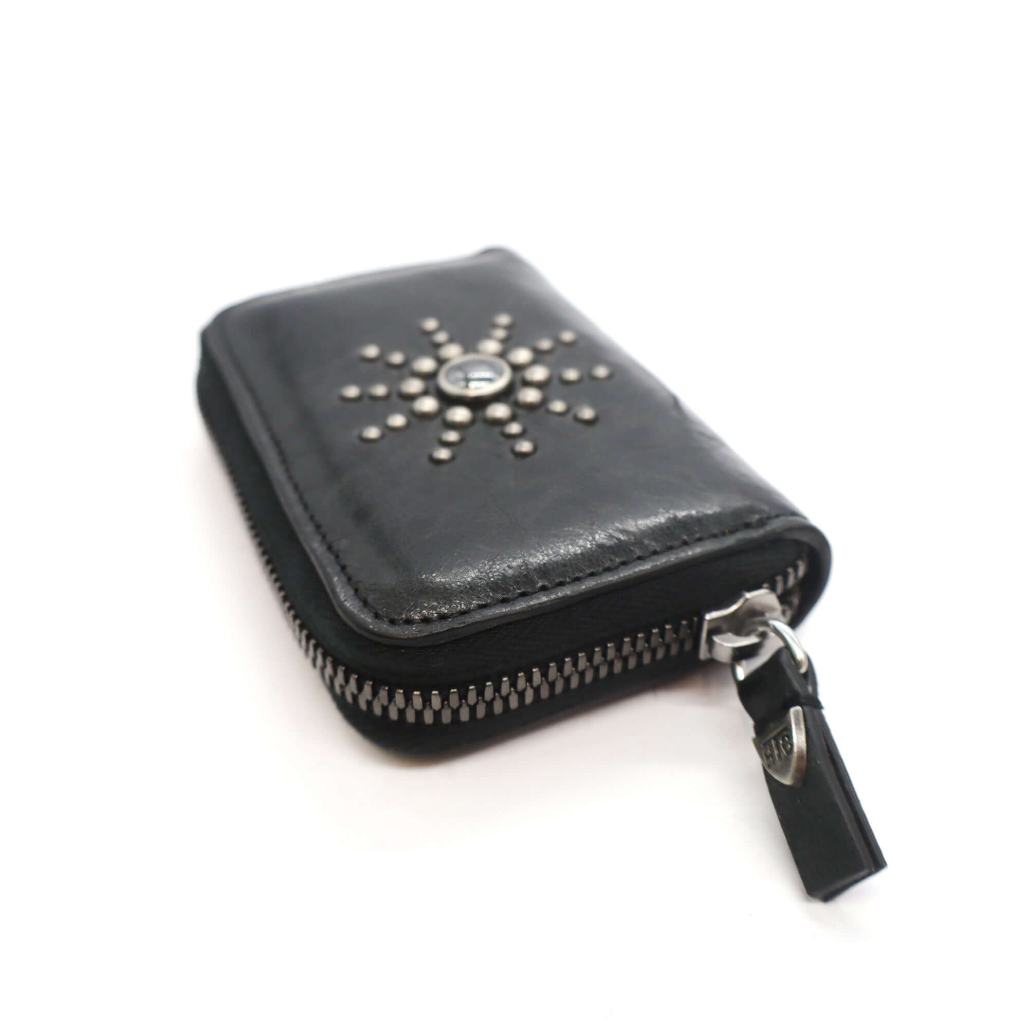 htc los angeles CLASSIC HTC SMALL ZIP WALLET BLACK Small zip wallet in Black, designed with multiple compartments for cards, documents, and coins, adorned with stud details on the exterior. Crafted in Italy, 100% cow leather. Hollywood Trading Company