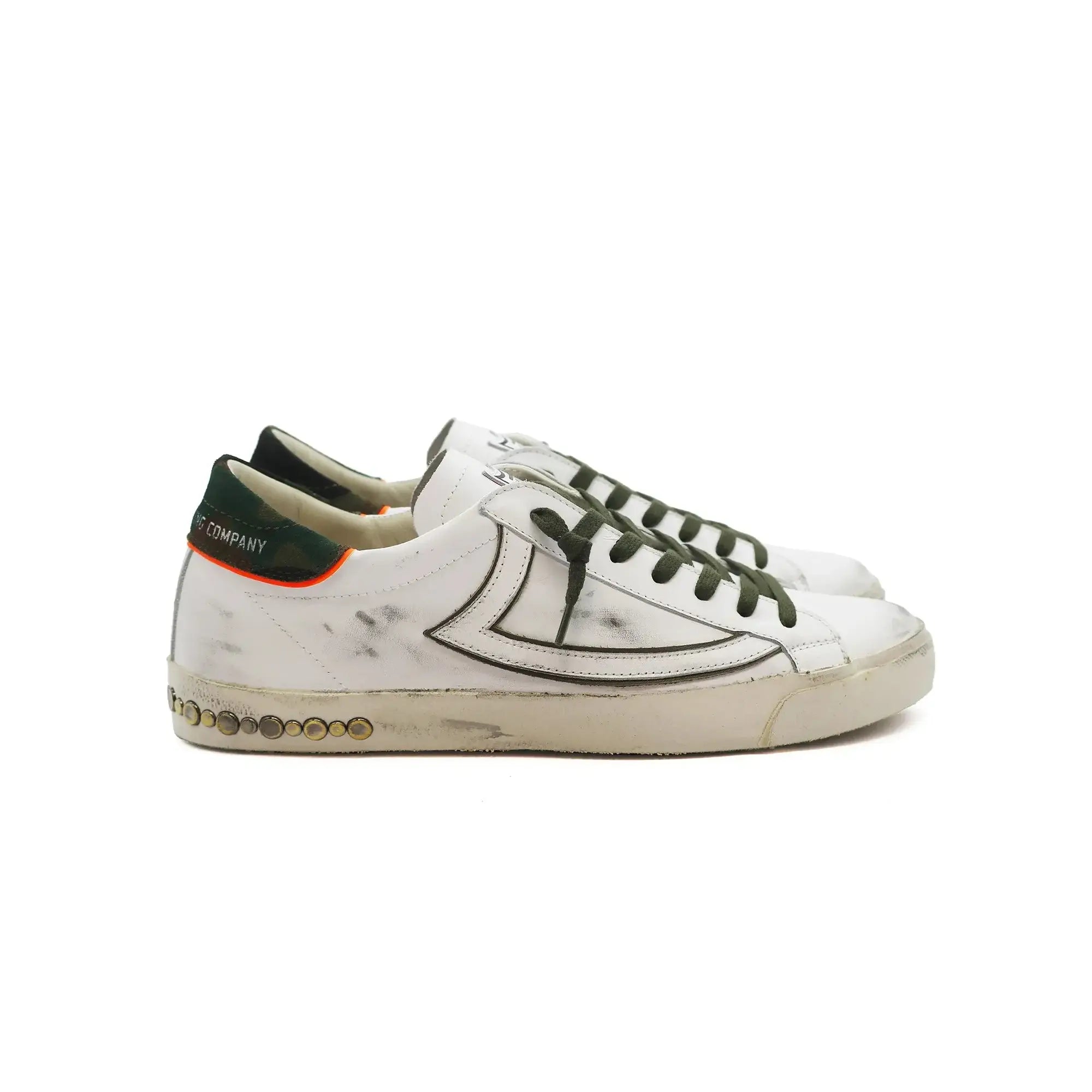htc los angeles HTC VIPERS LOW MAN WHITE/CAMO HTC VIPERS LOW MAN CAMO WHITE HTC VIPERS low-top sneakers in white with a distressed finish. Standard fit, providing a comfortable and flexible wrap. Front lace-up closure for a secure fit. Small logo on the t