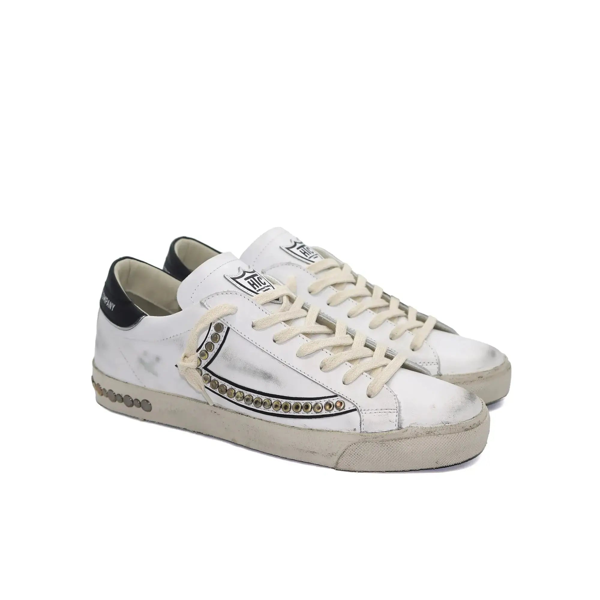 htc los angeles HTC VIPERS STUDDED SHIELD LOW MAN HTC VIPERS STUDDED SHIELD LOW MAN HTC VIPERS low-top sneakers in white with a distressed finish. Standard fit, providing a comfortable and flexible wrap. Front lace-up closure for a secure fit. Small logo