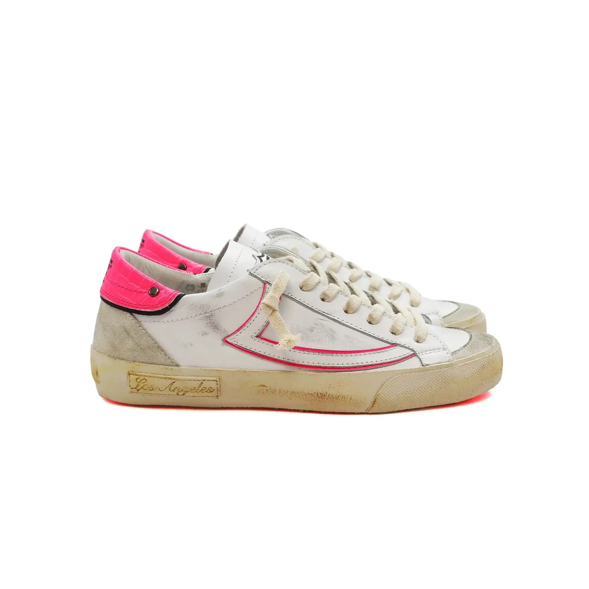 htc los angeles HTC VIPERS LOW WOMAN W/P HTC VIPERS LOW WOMAN W/P HTC VIPERS low-top sneakers in white/pink with a distressed finish. Standard fit, providing a comfortable and flexible wrap. Front lace-up closure for a secure fit. Small logo on the tongue