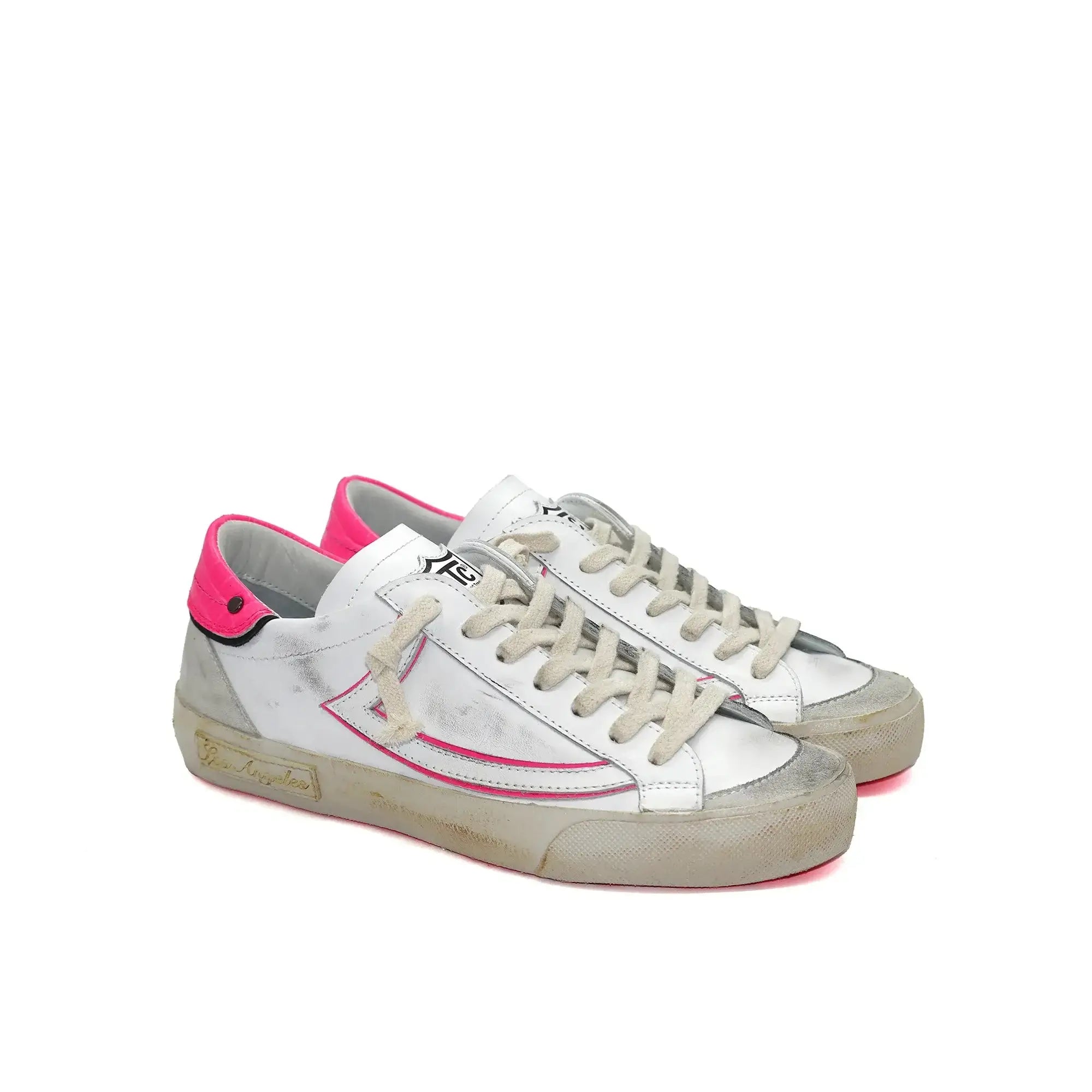 htc los angeles HTC VIPERS LOW WOMAN W/P HTC VIPERS LOW WOMAN W/P HTC VIPERS low-top sneakers in white/pink with a distressed finish. Standard fit, providing a comfortable and flexible wrap. Front lace-up closure for a secure fit. Small logo on the tongue