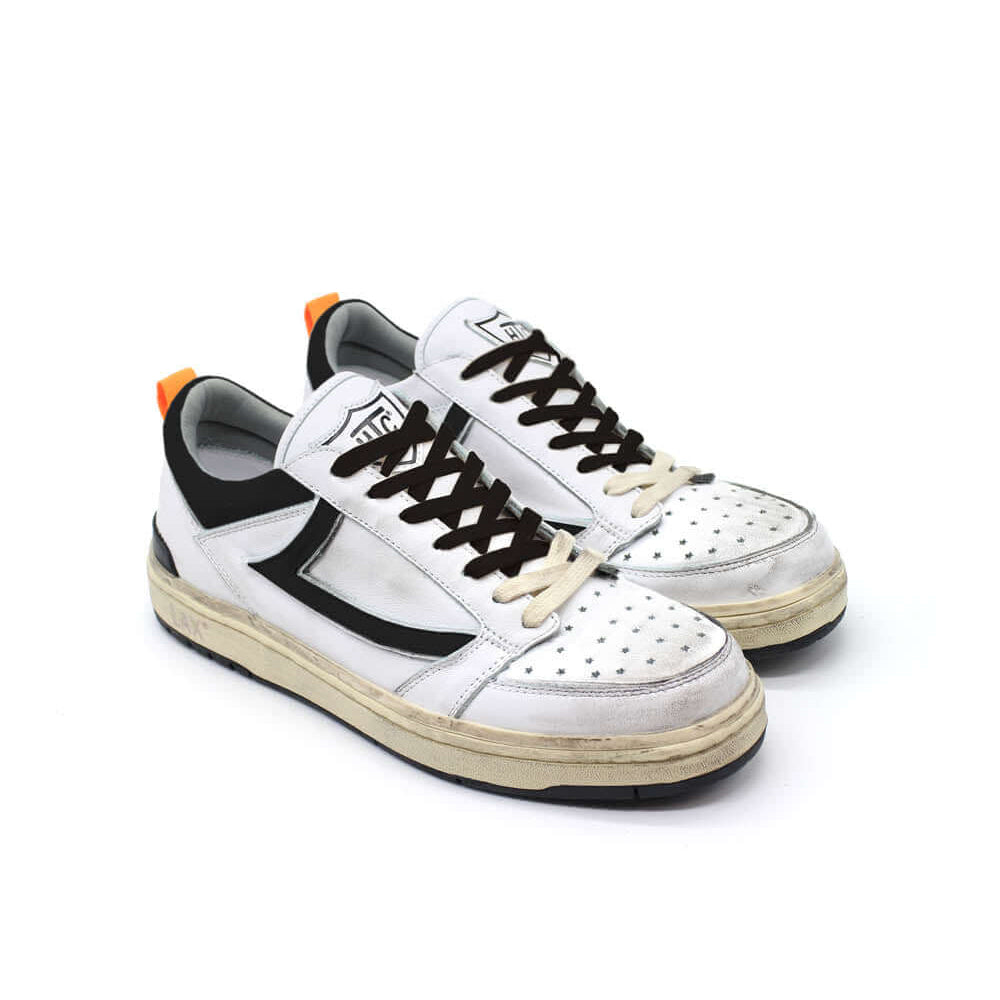 Hollywood Trading Company STARLIGHT VINTAGE LOW STARLIGHT VINTAGE LOW Starlight Low Vintage Unisex Sneakers, back pull loop with logo detail, rubber sole, perforated toe and front lace-up closure, 100% leather sneakers Hollywood Trading Company Hollywood