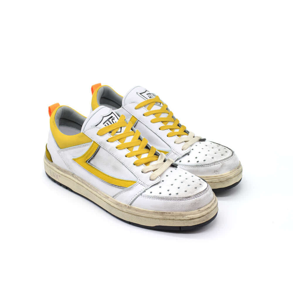 Hollywood Trading Company STARLIGHT VINTAGE LOW STARLIGHT VINTAGE LOW Starlight Low Vintage Unisex Sneakers, back pull loop with logo detail, rubber sole, perforated toe and front lace-up closure, 100% leather sneakers Hollywood Trading Company Hollywood