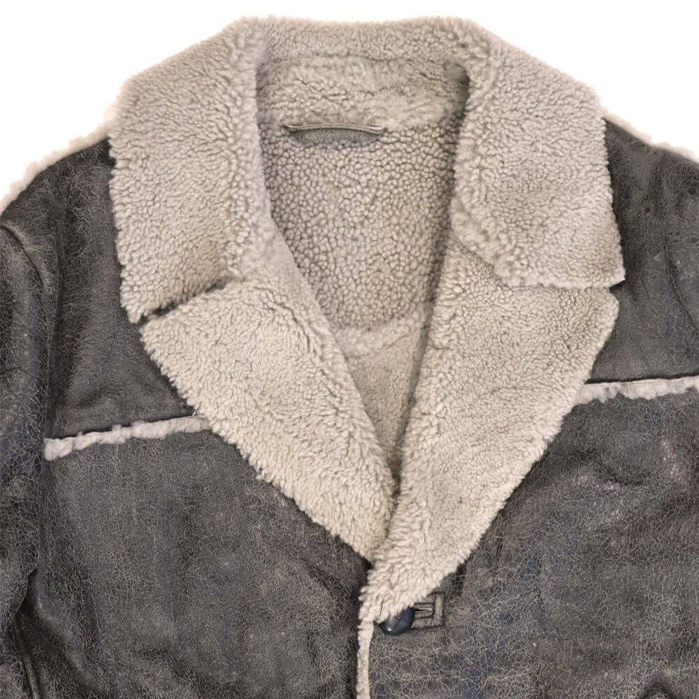 Hollywood Trading Company BRADLEY SHEARLING FOREST GREEN BRADLEY SHEARLING FOREST GREEN Forest Green leather jacket. Lining, contour and lapels in white shearling. Frontal buttons. Wrist bands with buttons. 2 side pockets. 100% sheepskin. Made in Italy. L
