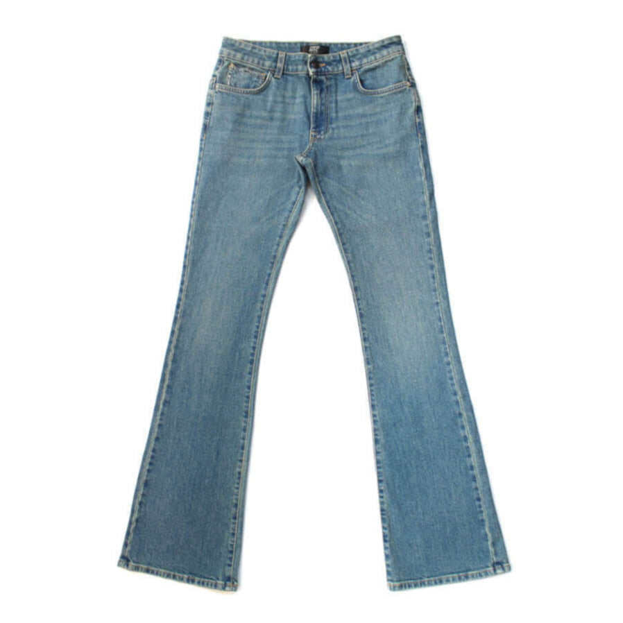 Hollywood Trading Company DENIM CURLY - MID BLUE DENIM CURLY - MID BLUE HTC signature stretch denim jeans. Vintage faded. Composition: 98% Cotton, 2% Elastane. denim Hollywood Trading Company Hollywood Trading Company