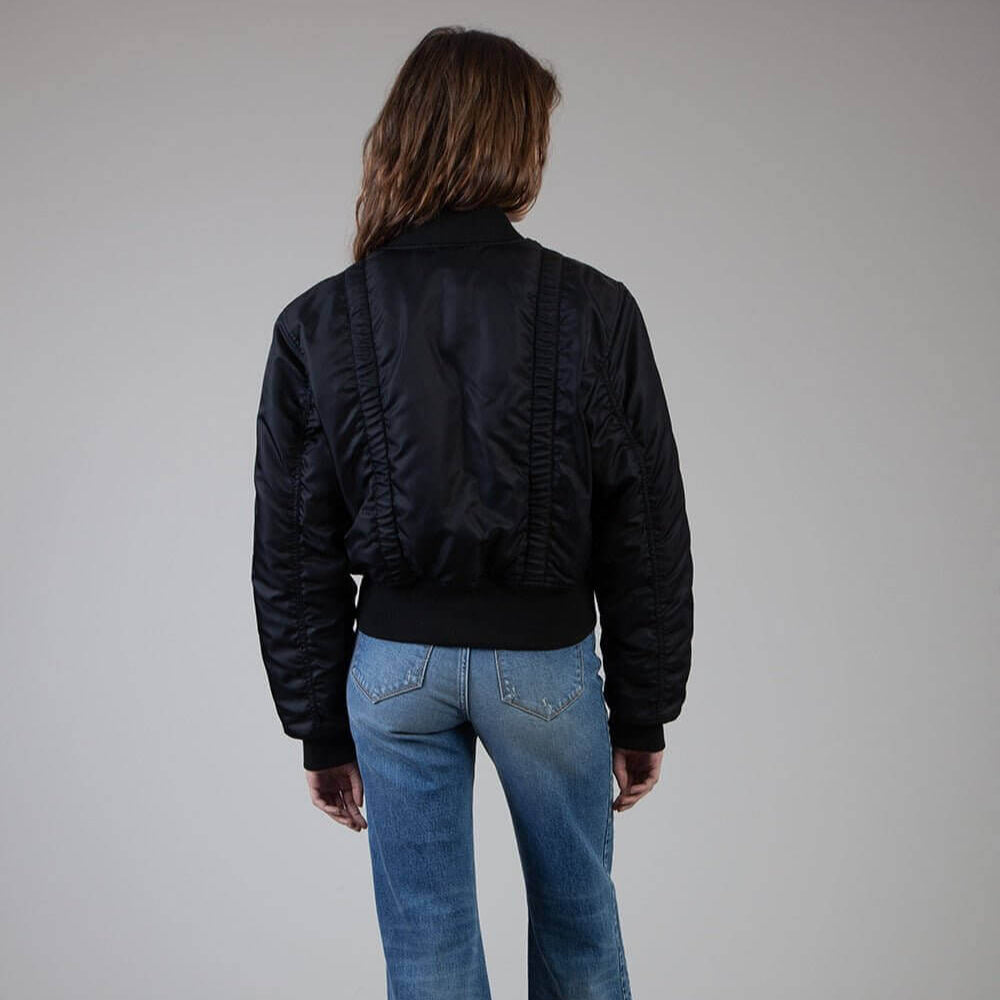 Hollywood Trading Company SUSPENDERS JACKET BLACK SUSPENDERS JACKET BLACK Crop bomber jacket, zip closure and front pockets. Composition 100% Nylon JACKETS Hollywood Trading Company Hollywood Trading Company