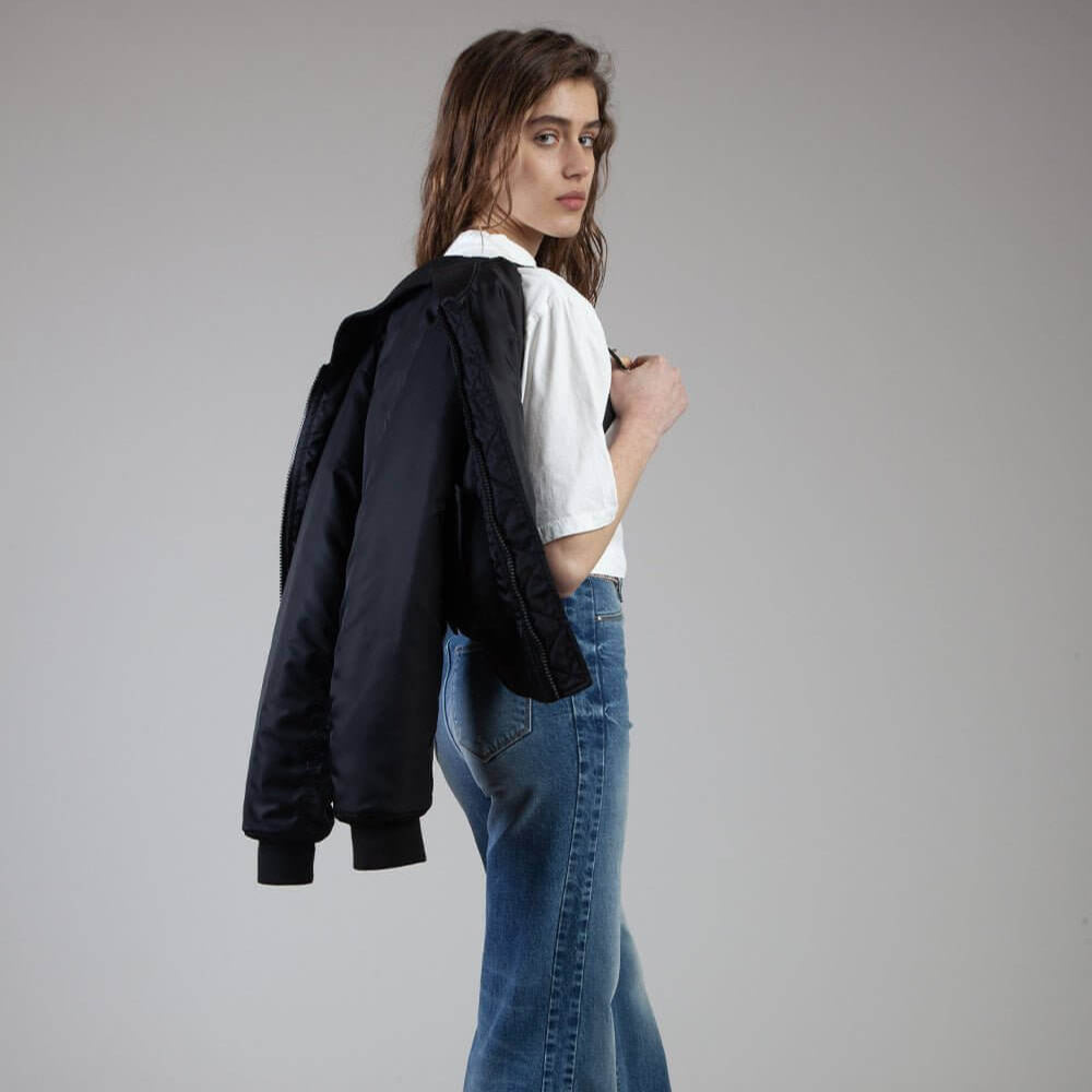 Hollywood Trading Company SUSPENDERS JACKET BLACK SUSPENDERS JACKET BLACK Crop bomber jacket, zip closure and front pockets. Composition 100% Nylon JACKETS Hollywood Trading Company Hollywood Trading Company