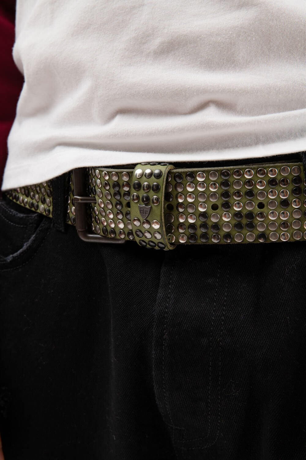 10.000 STUDS COLOR BELT Leather belt with mixed studs, brass buckle, studded zamac belt loop with HTC logo rivet. Made in Italy. HTC LOS ANGELES