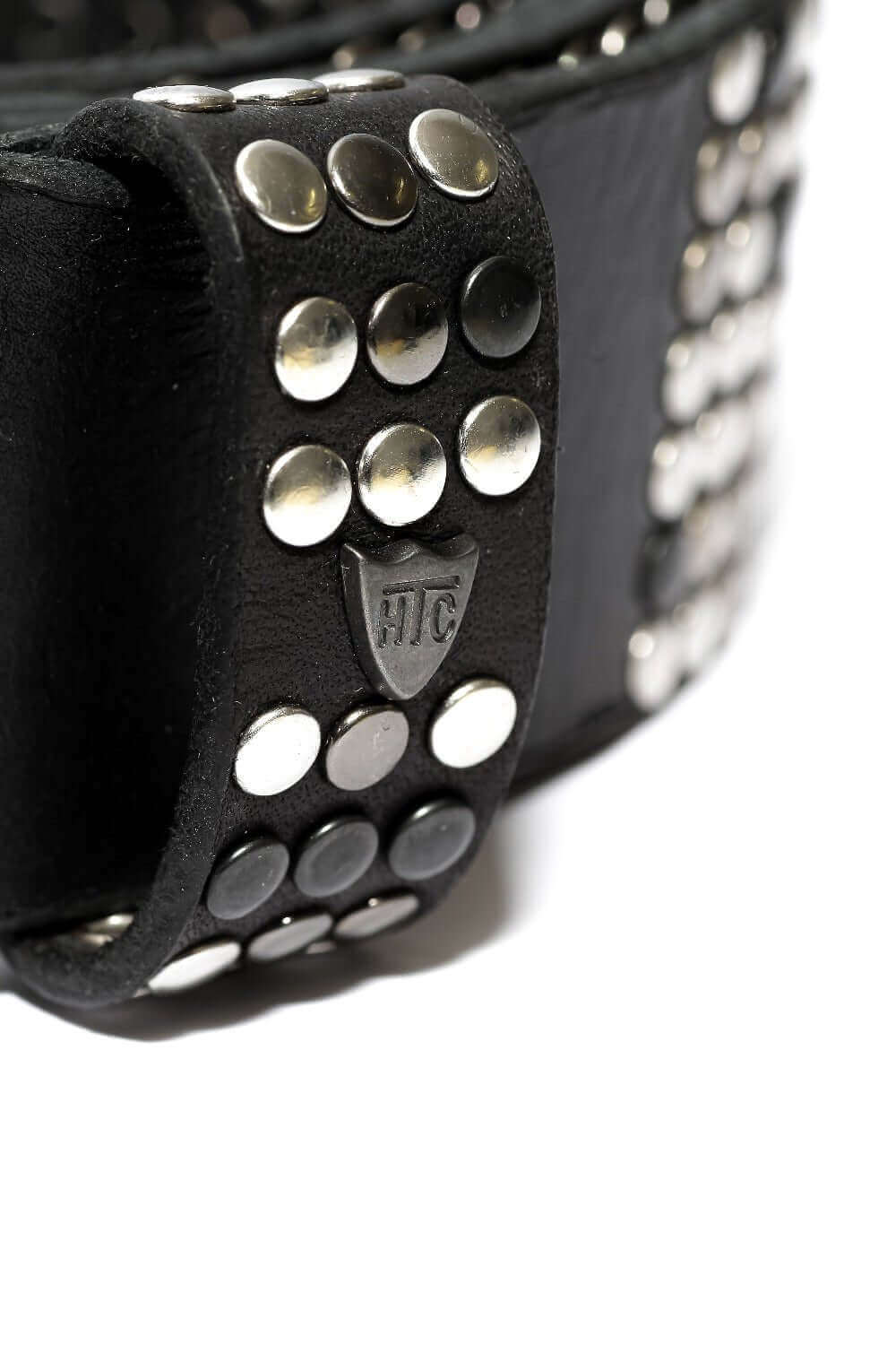 10.000 STUDS COLOR BELT Leather belt with mixed studs, brass buckle, studded zamac belt loop with HTC logo rivet. Made in Italy. HTC LOS ANGELES