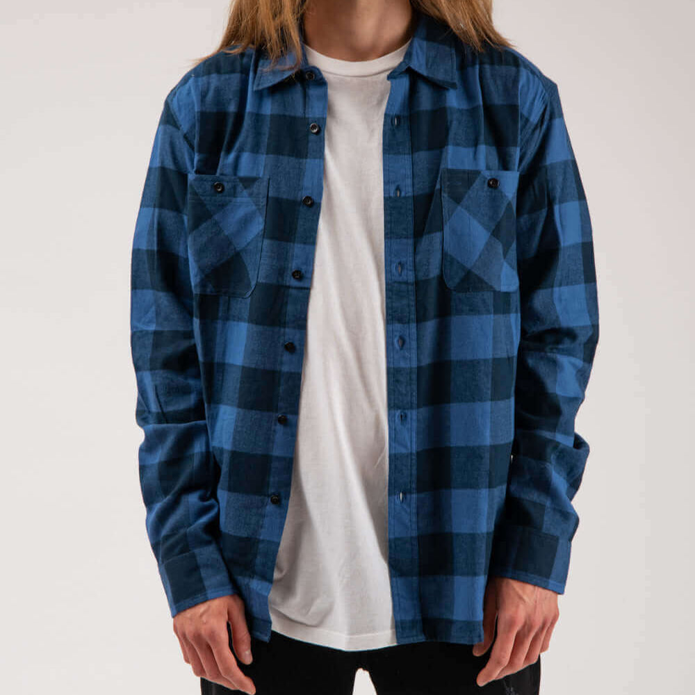 Hollywood Trading Company HOLLYWOOD CHECK SHIRT HOLLYWOOD CHECK SHIRT Check cotton flannel shirt. Regular fit. H.T.C. Logo print on the back. Front button closure. Two brest pockets. 100% cotton. Made in Italy. Hollywood Trading Company Hollywood Trading