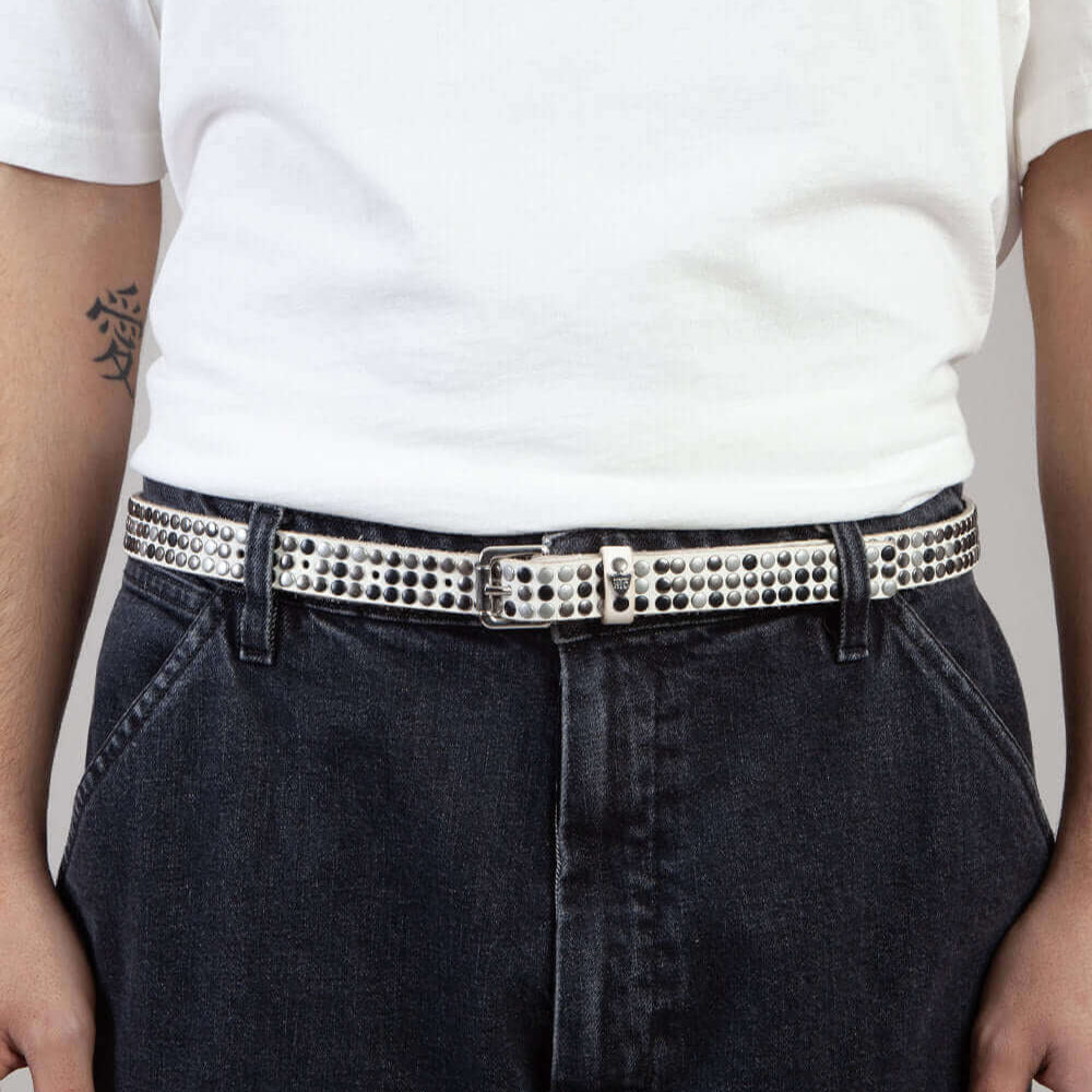 Hollywood Trading Company 3.000 STUDS BELT 3.000 STUDS BELT White leather belt with studs, brass buckle, loop with studs and engraved logo. Height 2 cm. Made in Italy. BELTS Hollywood Trading Company Hollywood Trading Company