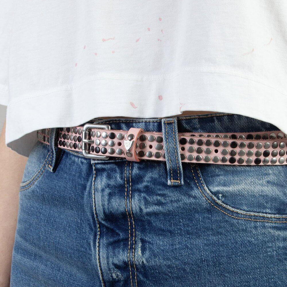 Hollywood Trading Company 3.000 STUDS COLOR BELT 3.000 STUDS COLOR BELT Pink leather belt with studs, brass buckle, studded zamac belt loop and rivet with HTC logo. Height: 2 cm. Made in Italy. BELTS Hollywood Trading Company Hollywood Trading Company