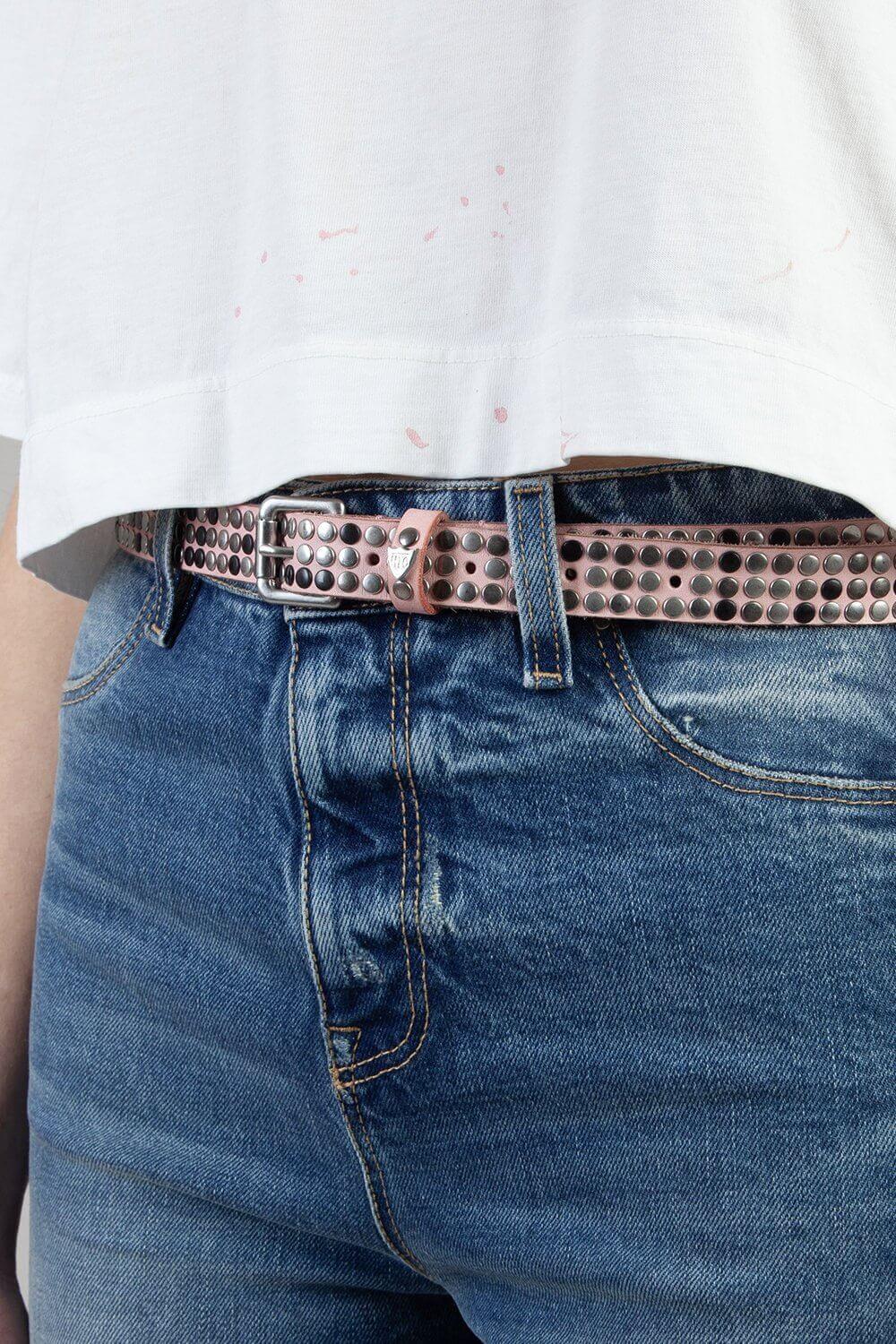 3.000 STUDS COLOR BELT Pink leather belt with studs, brass buckle, studded zamac belt loop and rivet with HTC logo. Height: 2 cm. Made in Italy. HTC LOS ANGELES