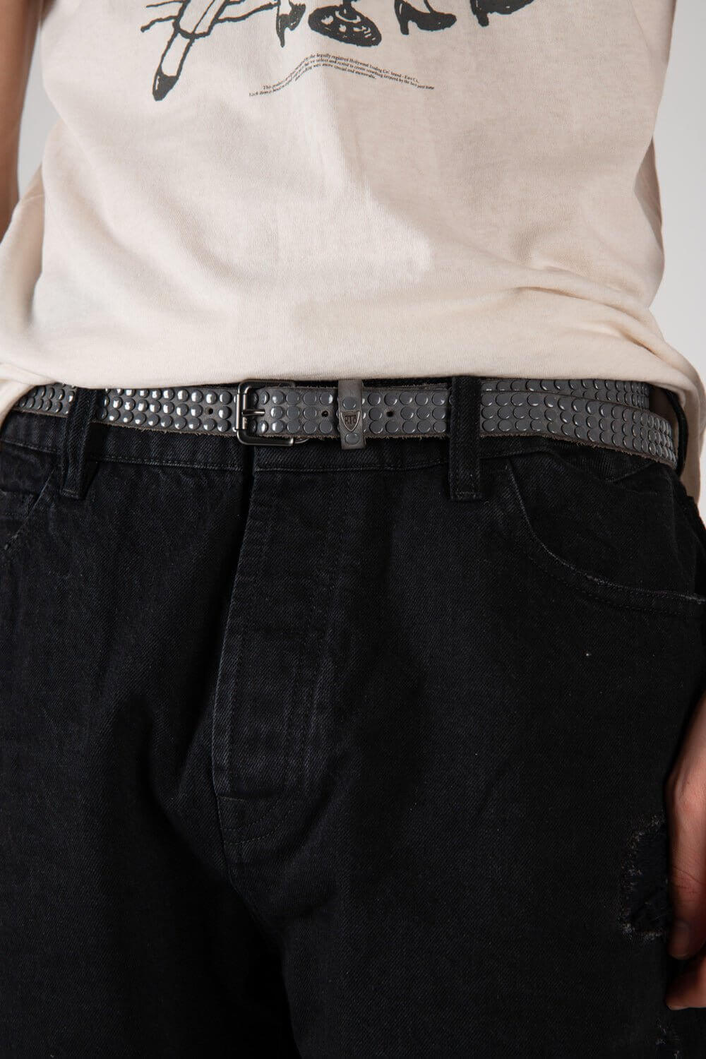 3.000 STUDS COLOR BLOCK BELT Leather belt with varnish studs, brass buckle, studded zamac belt loop with HTC logo rivet. Height: 2 cm. Made in Italy. HTC LOS ANGELES