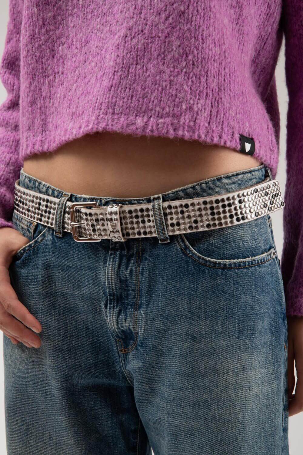 5.000 STUDS BELT Leather belt with mixed studs, brass buckle, studded zamac belt loop with HTC logo rivet. Height: 3.5 cm. Made in Italy. HTC LOS ANGELES