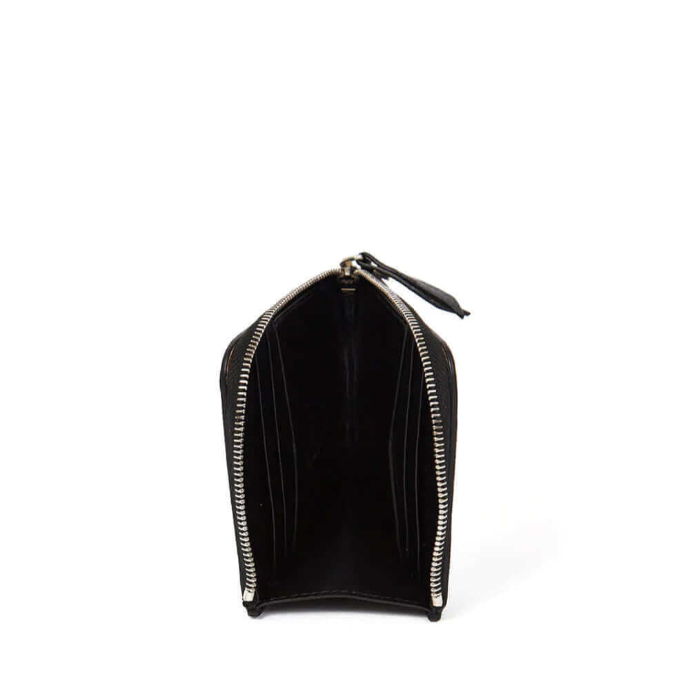 Hollywood Trading Company BIKER SUN WALLET BIKER SUN WALLET Black leather coin purse with frontal stud, zip closure. Inner space for credit cards. Width: 10 cm. Height: 10 cm. 100% Cow skin. Made in Italy. Hollywood Trading Company Hollywood Trading Compa