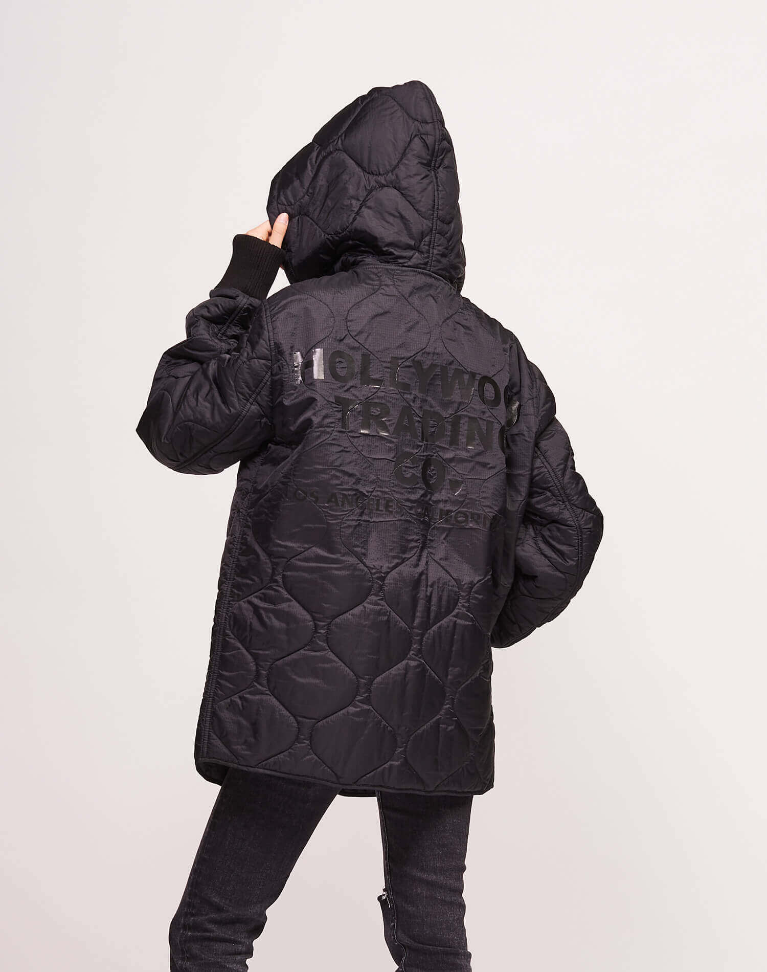 HOODIE QUILTED JACKET Lightweight padded hoodie jacket. Front zip closure. Two frontal pockets. Hollywood Trading Company printed on the back. 100% Polyester HTC LOS ANGELES