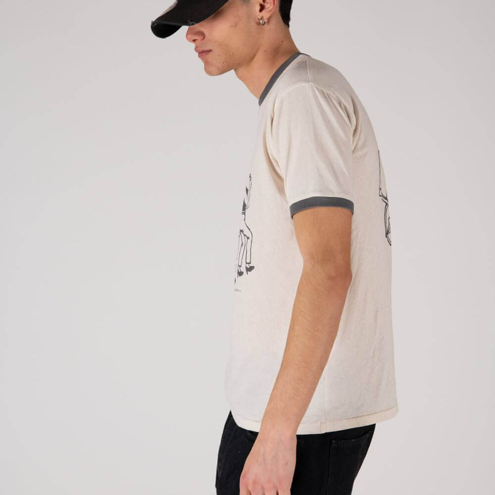 htc los angeles ARMLESS - SINGERS CREAM WHITE ARMLESS - SINGERS CREAM WHITE Regular fit t-shirt printed on the front. Composition: 100% Cotton T-SHIRTS Hollywood Trading Company Hollywood Trading Company