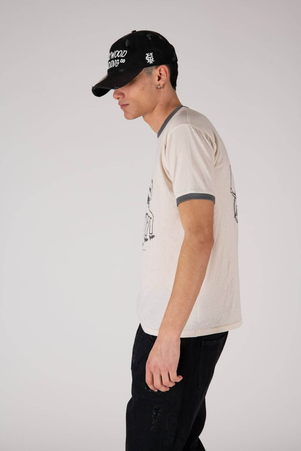 ARMLESS - SINGERS Regular fit t-shirt printed on the front. Composition: 100% Cotton HTC LOS ANGELES