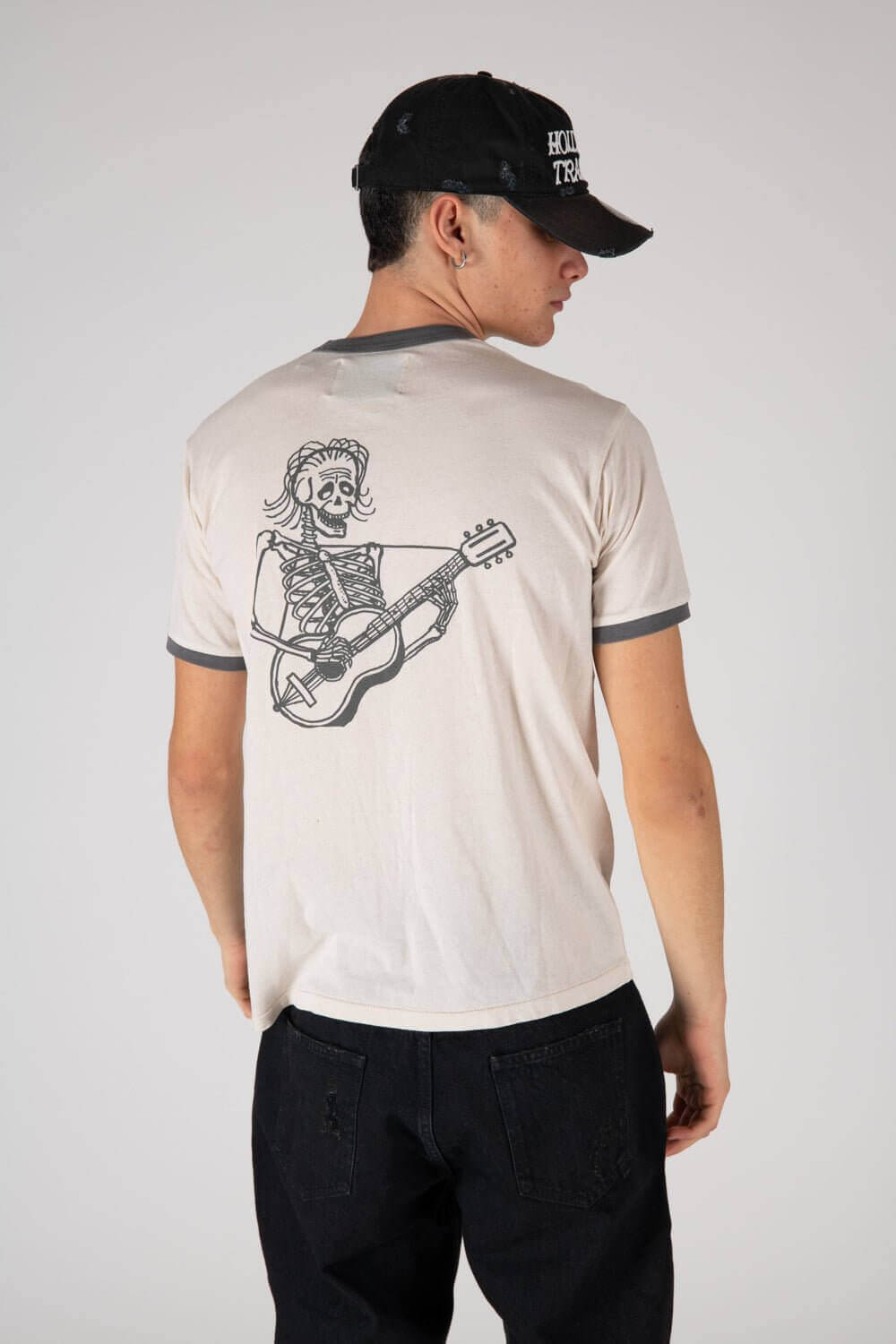 ARMLESS - SINGERS Regular fit t-shirt printed on the front. Composition: 100% Cotton HTC LOS ANGELES