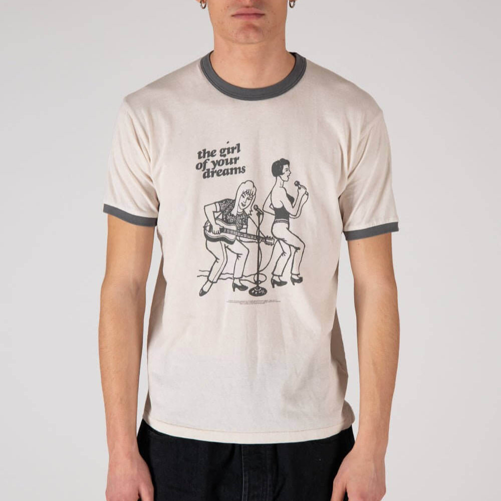 htc los angeles ARMLESS - SINGERS CREAM WHITE ARMLESS - SINGERS CREAM WHITE Regular fit t-shirt printed on the front. Composition: 100% Cotton T-SHIRTS Hollywood Trading Company Hollywood Trading Company